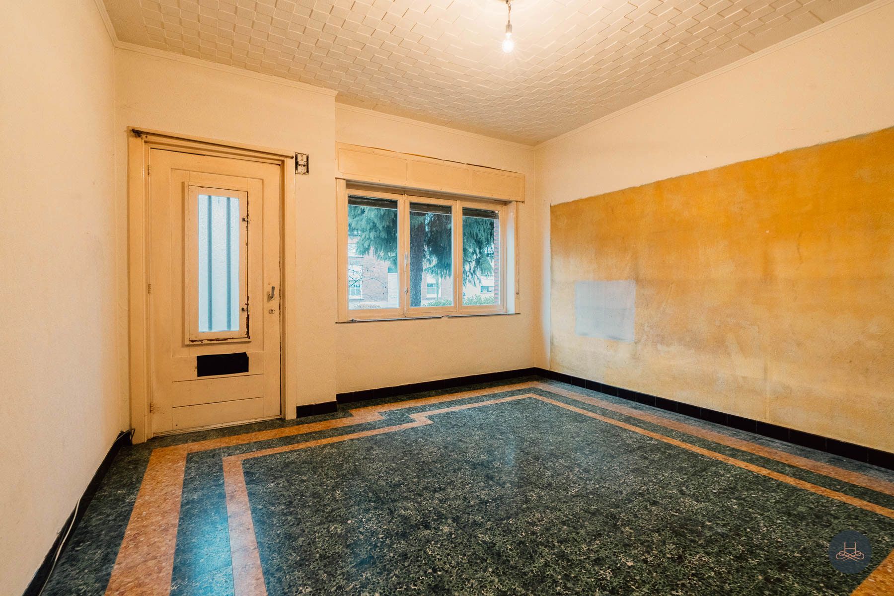 Renovatiewoning op knap perceel foto 3