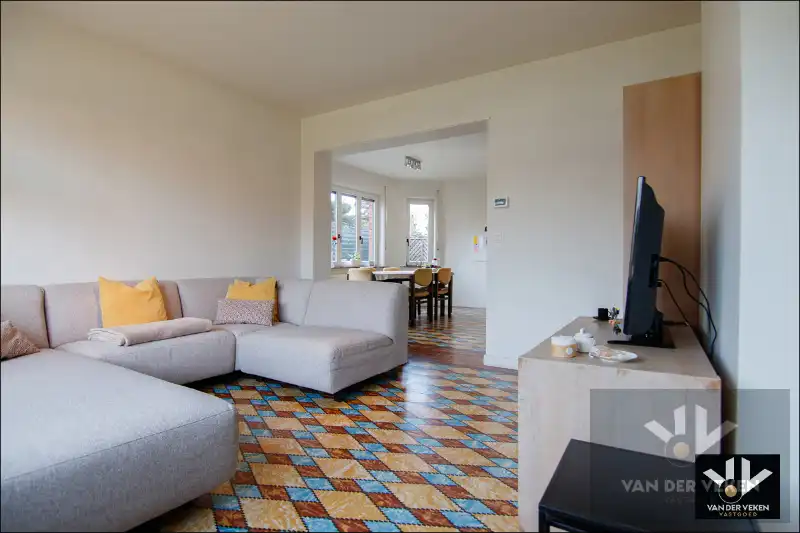 HALFOPEN WONING IN RUSTIGE OMGEVING TOFFE GEZINSWONING foto 4