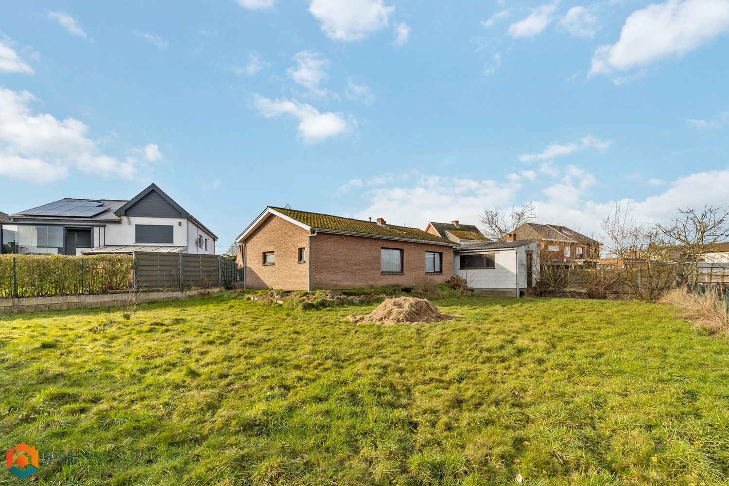 Woning met 3 slpkrs, 2 garages en 2 praktische bijgebouwen foto 26