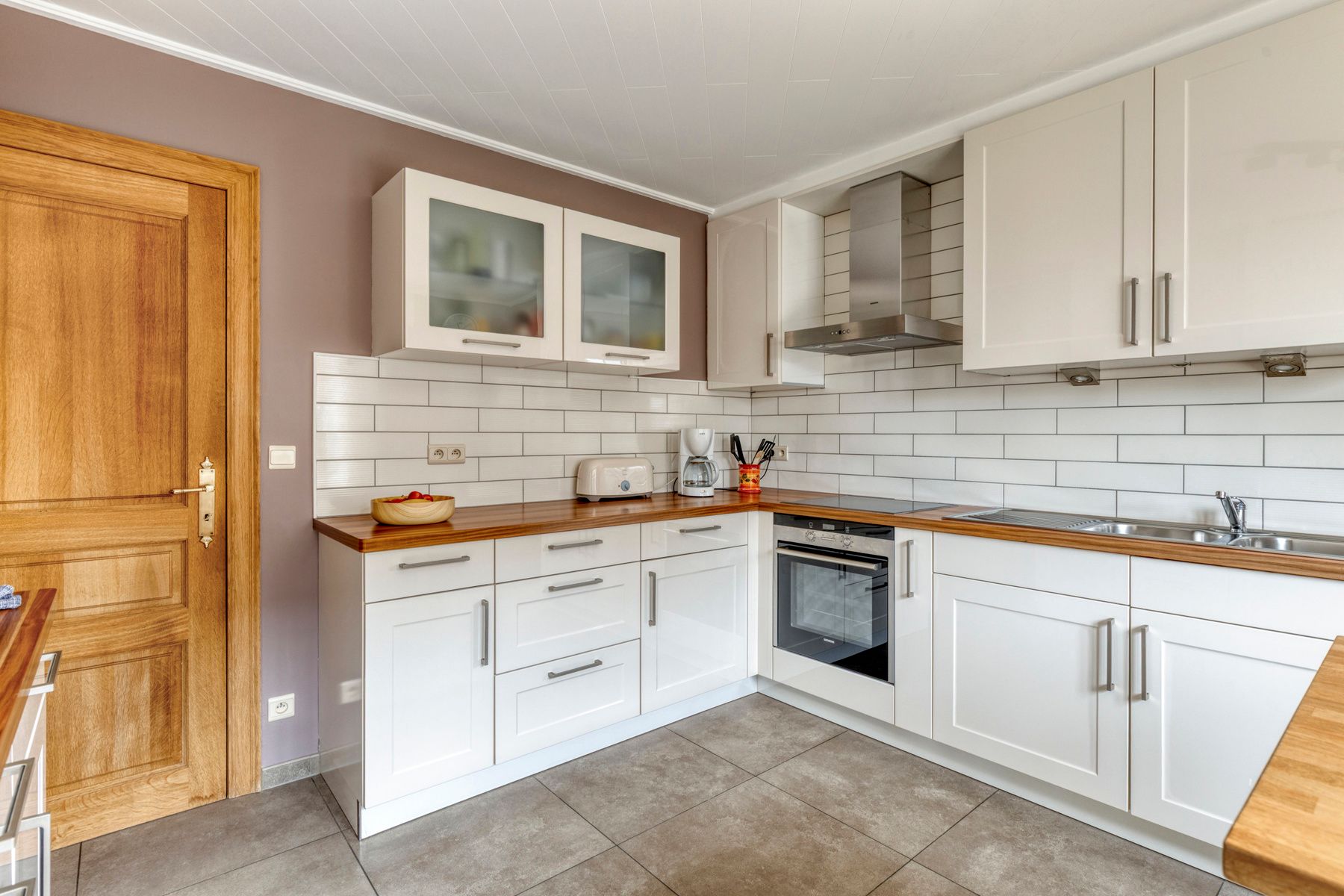 Perfect onderhouden villa met 4 slaapkamers, garage en tuin foto 6