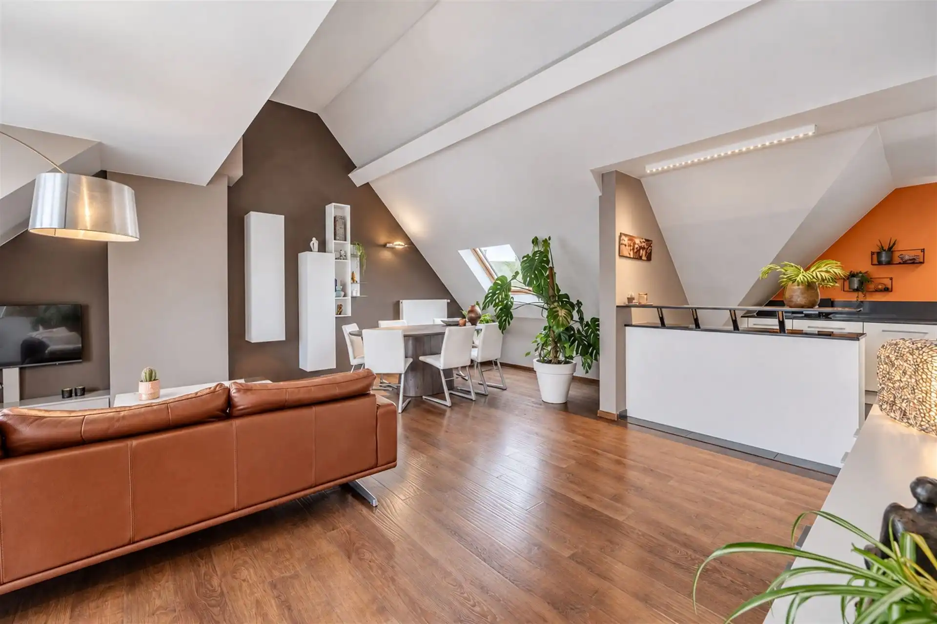 Ruim dakappartement met 50 m² zuidgericht terras + zolder foto 7