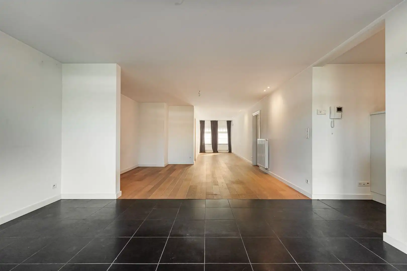 Gelijkvloers appartement met 2 slaapkamers en garage! foto 9