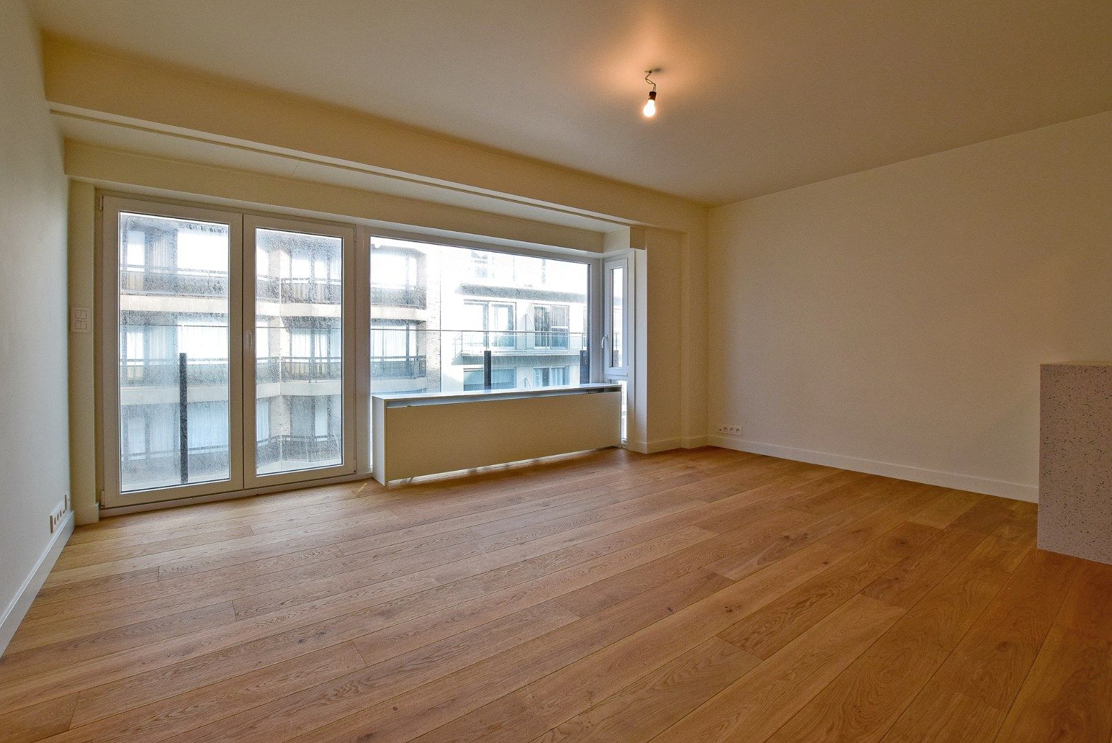 Kwalitatief gerenoveerd 2-slaapkamerappartment met zijdelings zeezicht en terras te Oostduinkerke-Bad foto 5