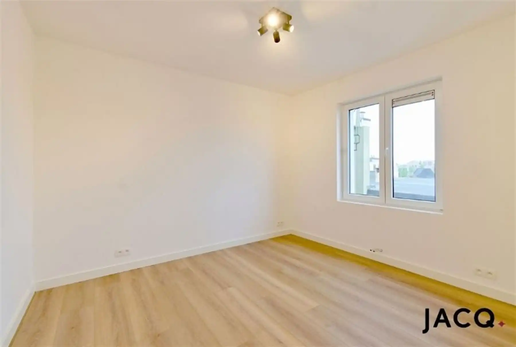 Gerenoveerde woning met 3 slaapkamers te Berchem! foto 11