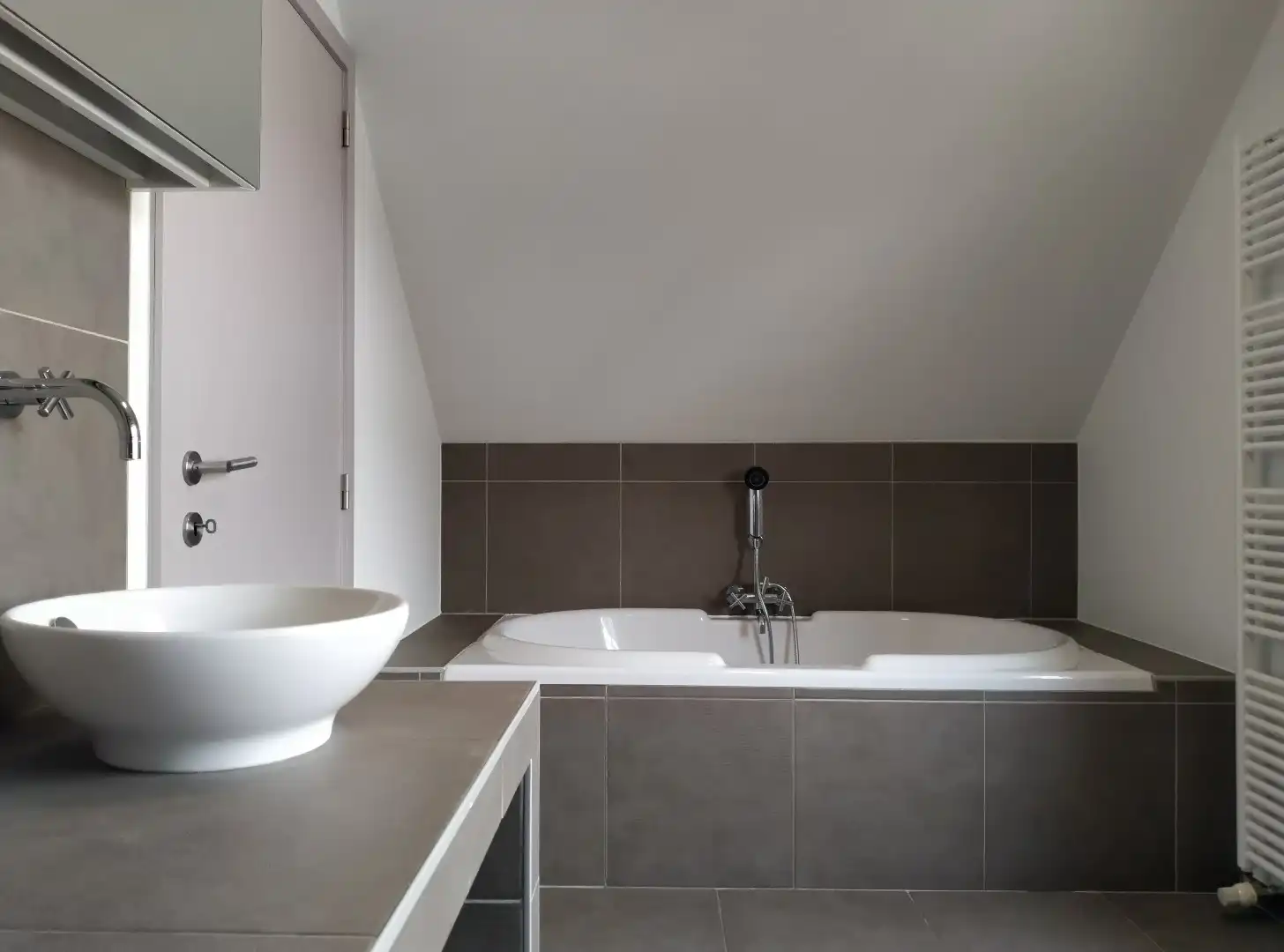 Ruime 3-gevelwoning met tuin foto 12