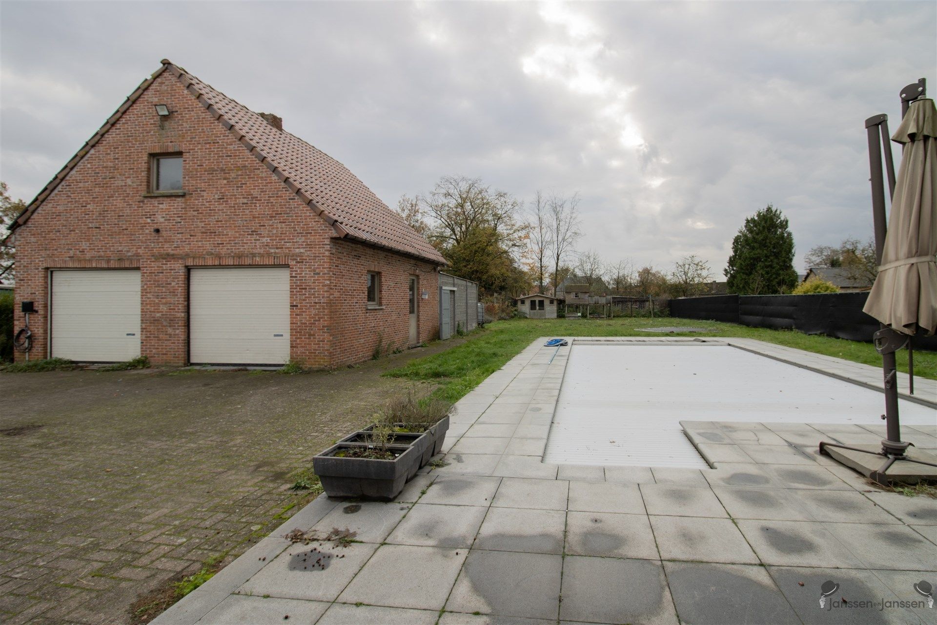Rustig gelegen villa met min. 5 slaapkamers, ruime garage en zwembad op 1.876 m² foto 22