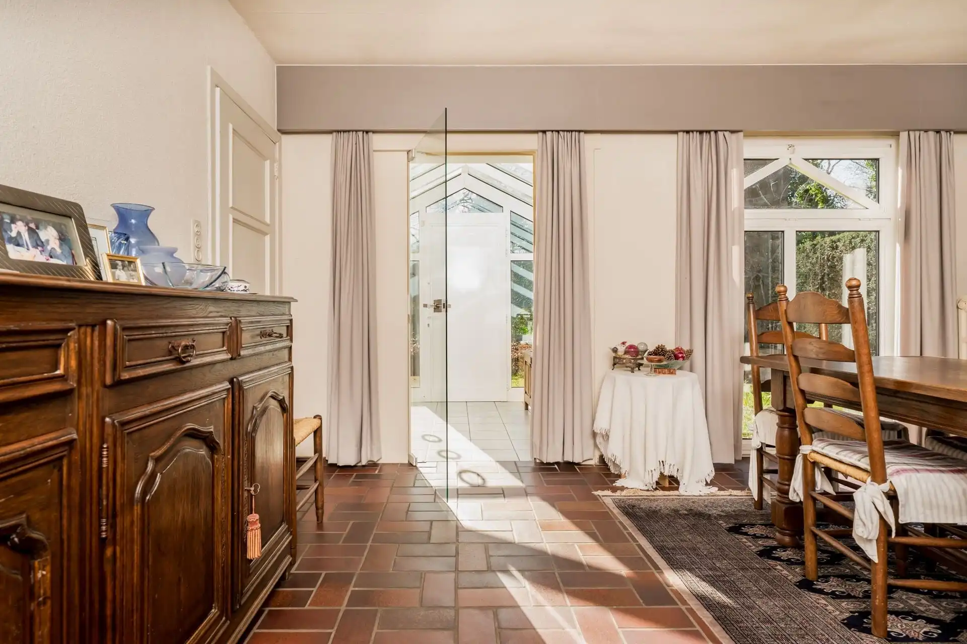 Laagbouwvilla met 4 slpks en garage! foto 4