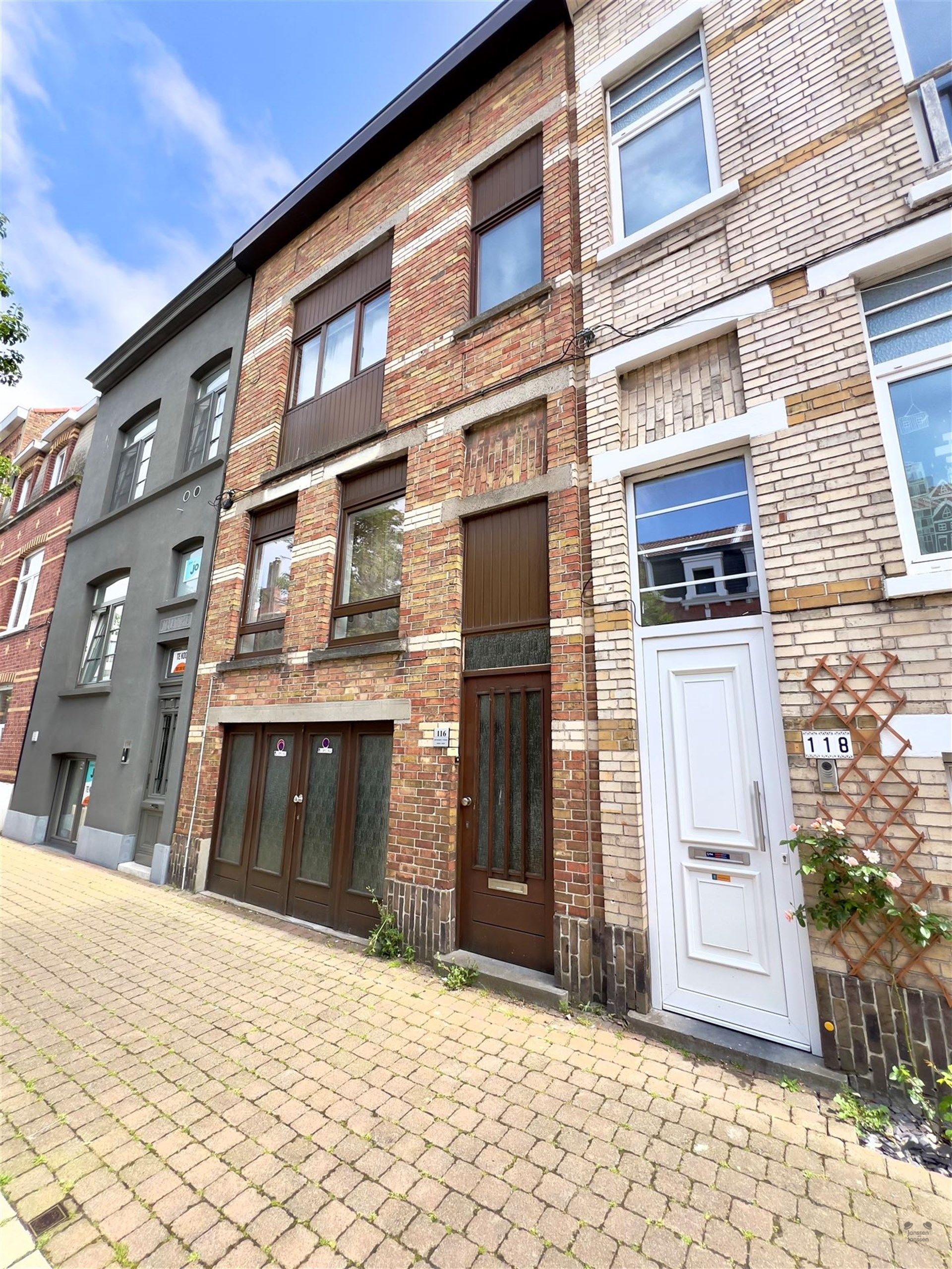 Hoofdfoto van de publicatie: Ruime 4-Slaapkamer Woning in Oostende, 176m²
