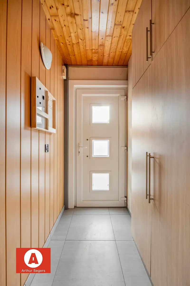 Instapklare gezinswoning pal bij centrum Buggenhout. foto 4