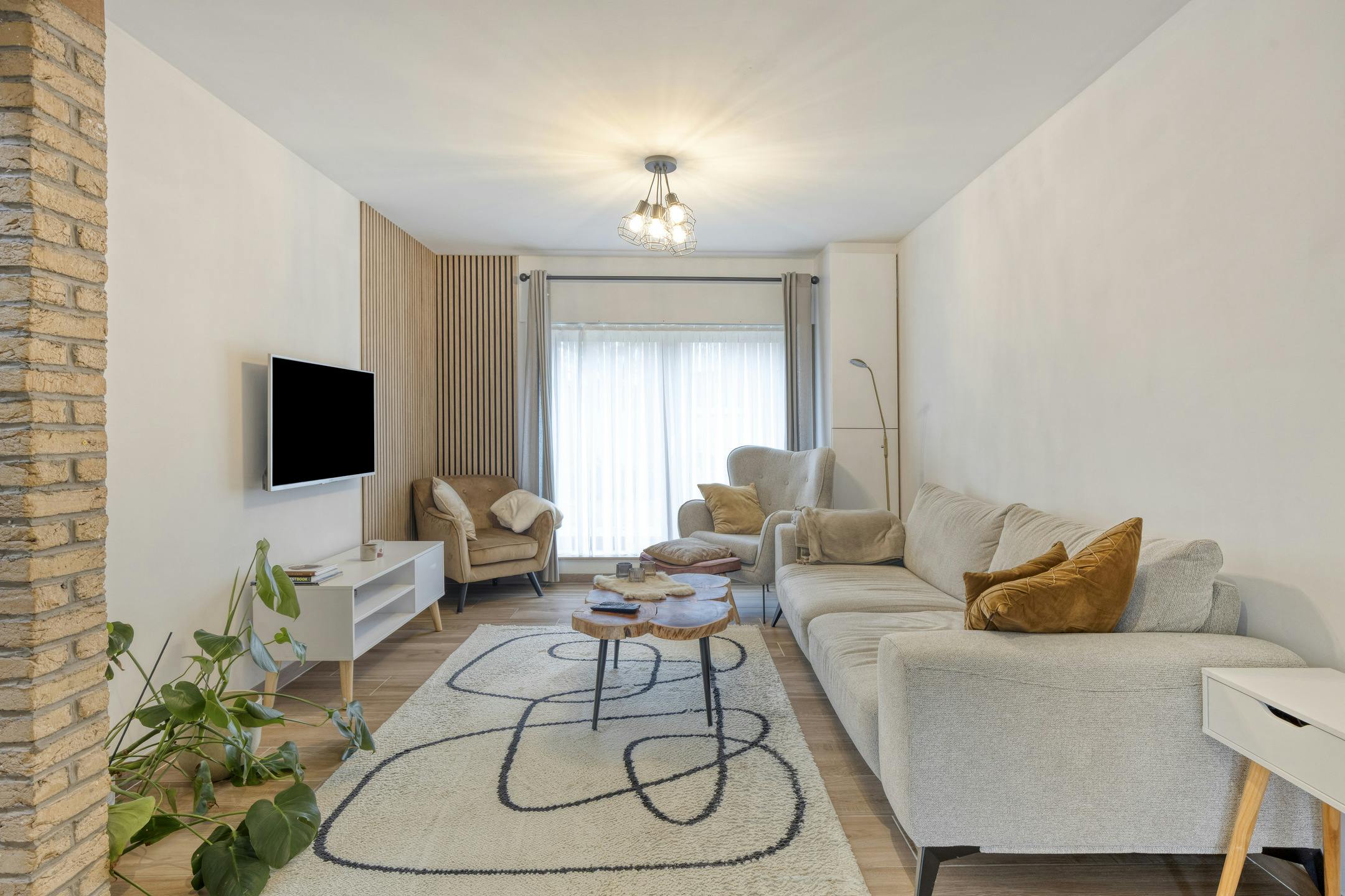 Instapklaar huis te koop in Ligywijk met twee kamers foto 2