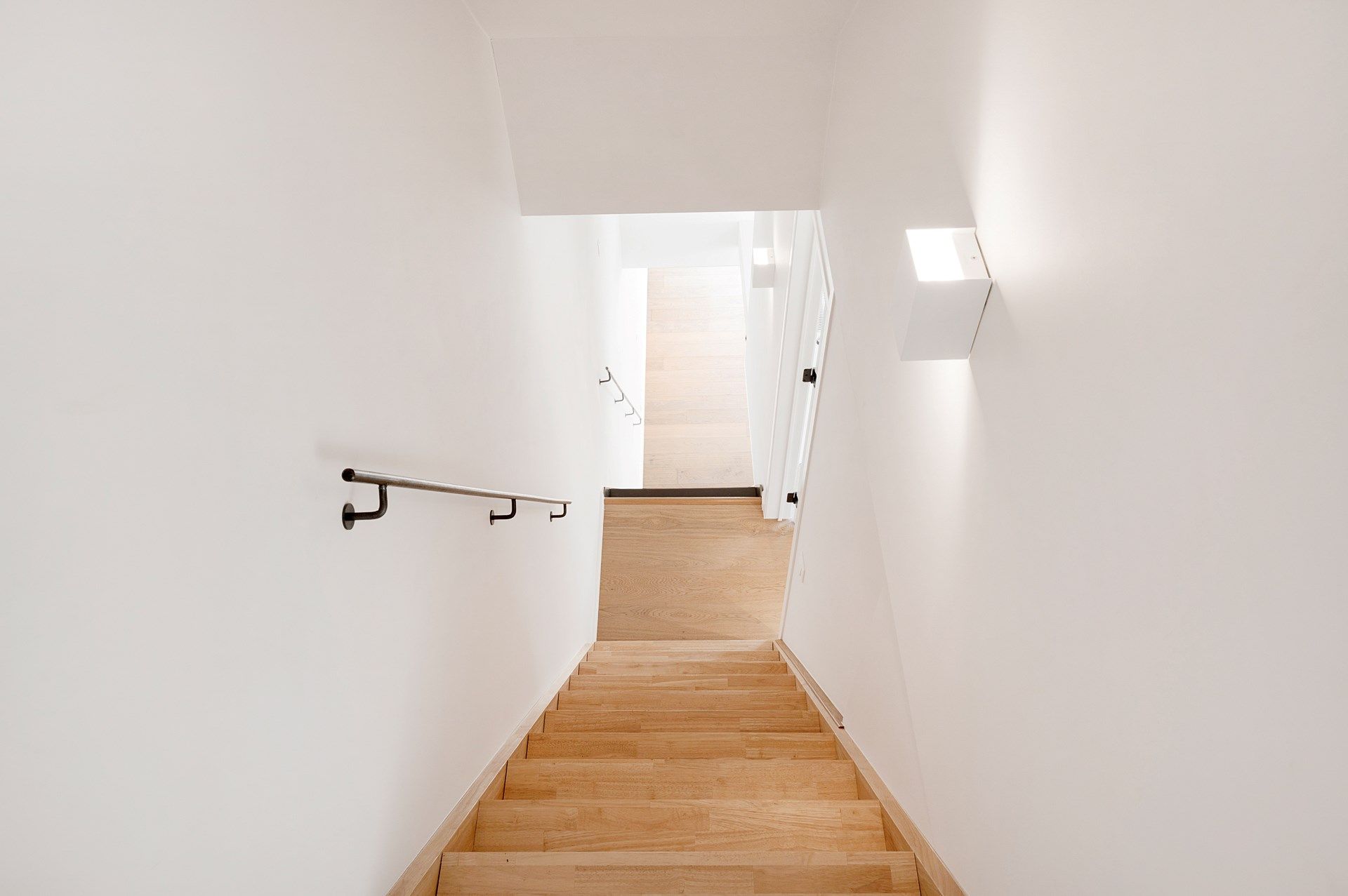 Vernieuwd huis met mooie open zichten te Damme foto 18