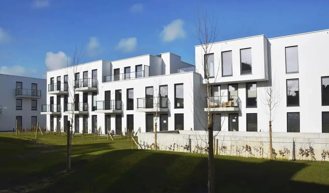 NIEUWBOUWAPPARTEMENT MET AUTOSTANDPLAATS EN TERRAS  foto {{pictureIndex}}