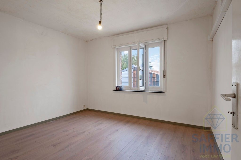 Gerenoveerde woning met extra magazijn in Harelbeke foto 16