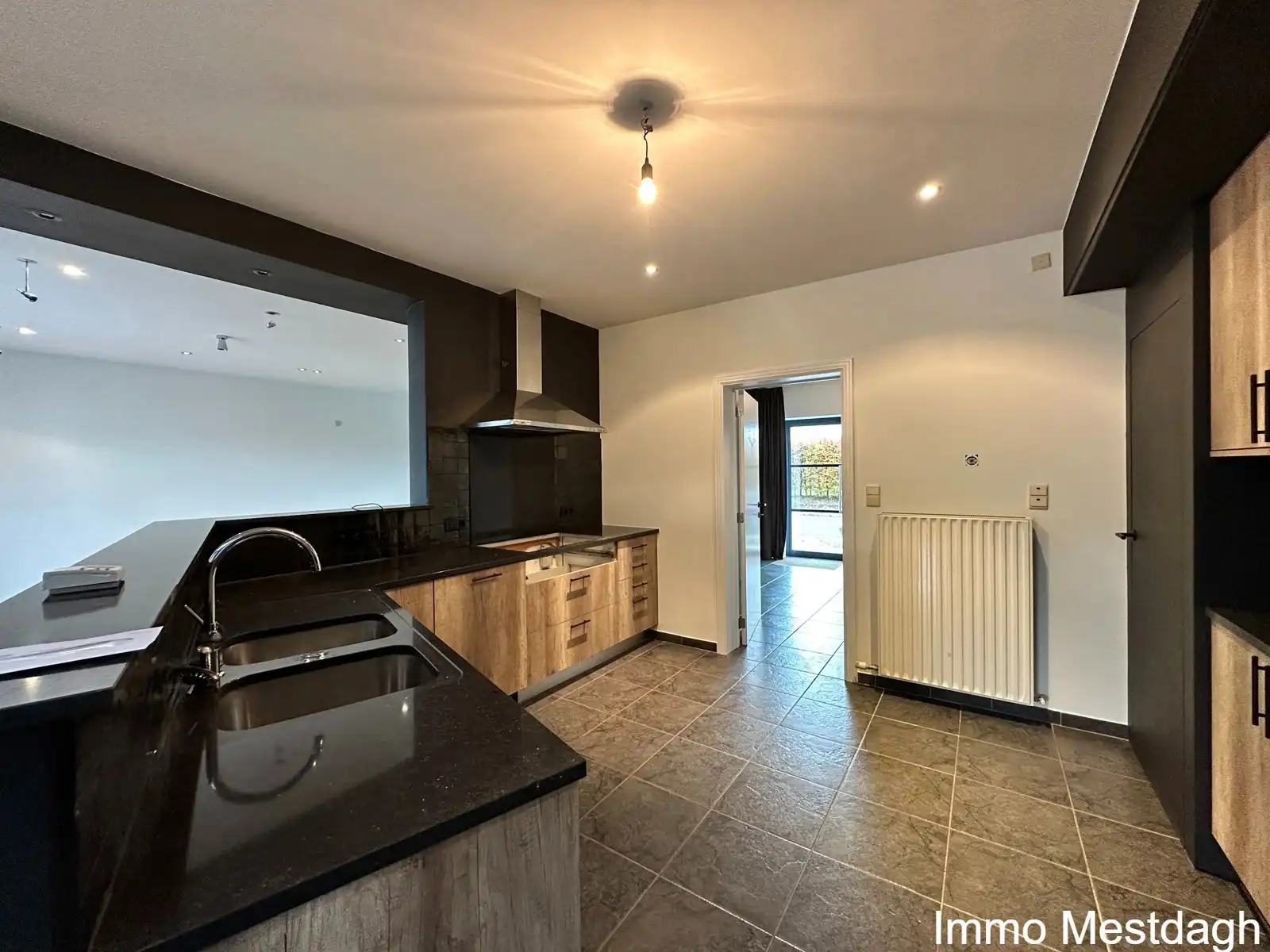 Gerenoveerde instapklare woning met tuin & terras & garages foto 11