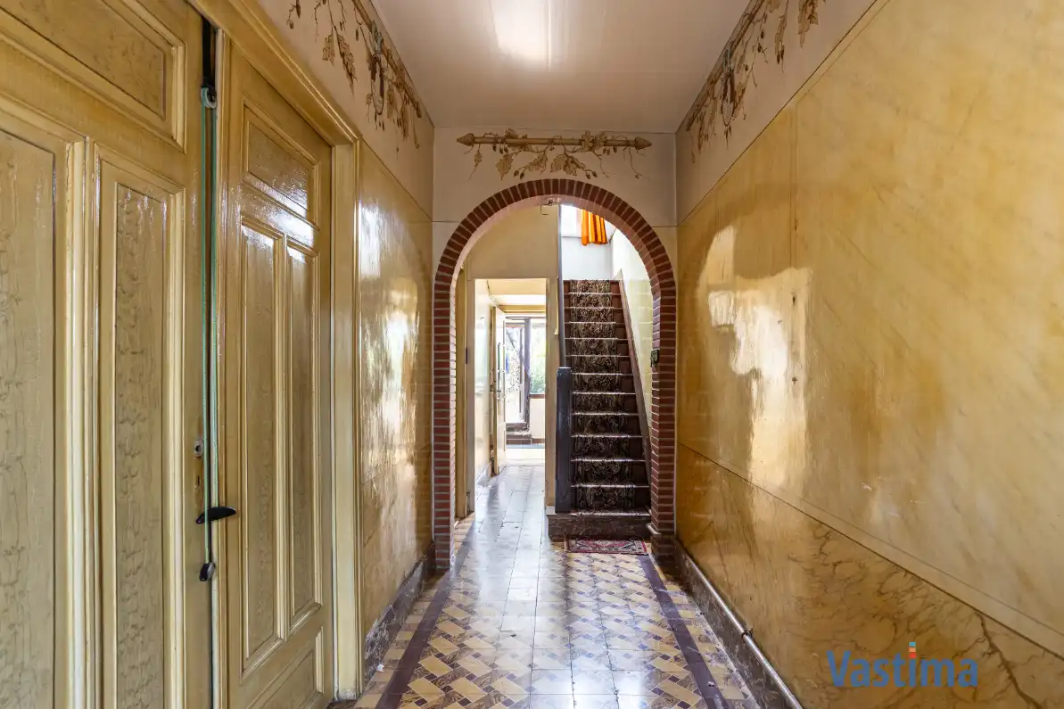 Te renoveren woning met tuin nabij OLV-Ziekenhuis foto 3