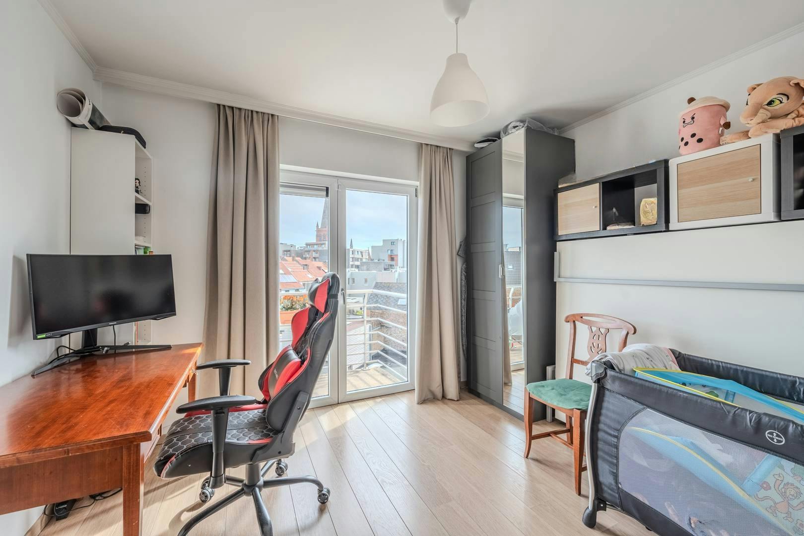Instapklaar 2-slaapkamerappartement met terras in Oostende foto 11