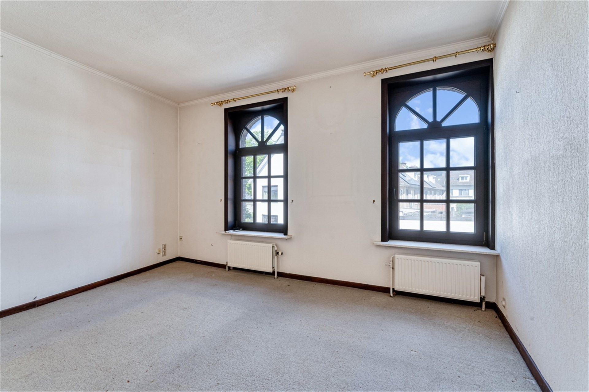 Knusse woning met twee slaapkamers en koer foto 13