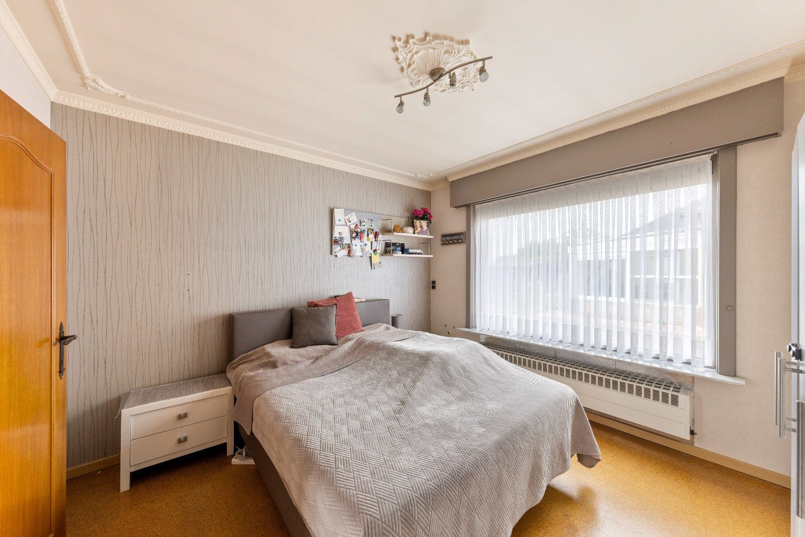 Ruime woning met 3 slaapkamers, ruime tuin en garage. foto 10