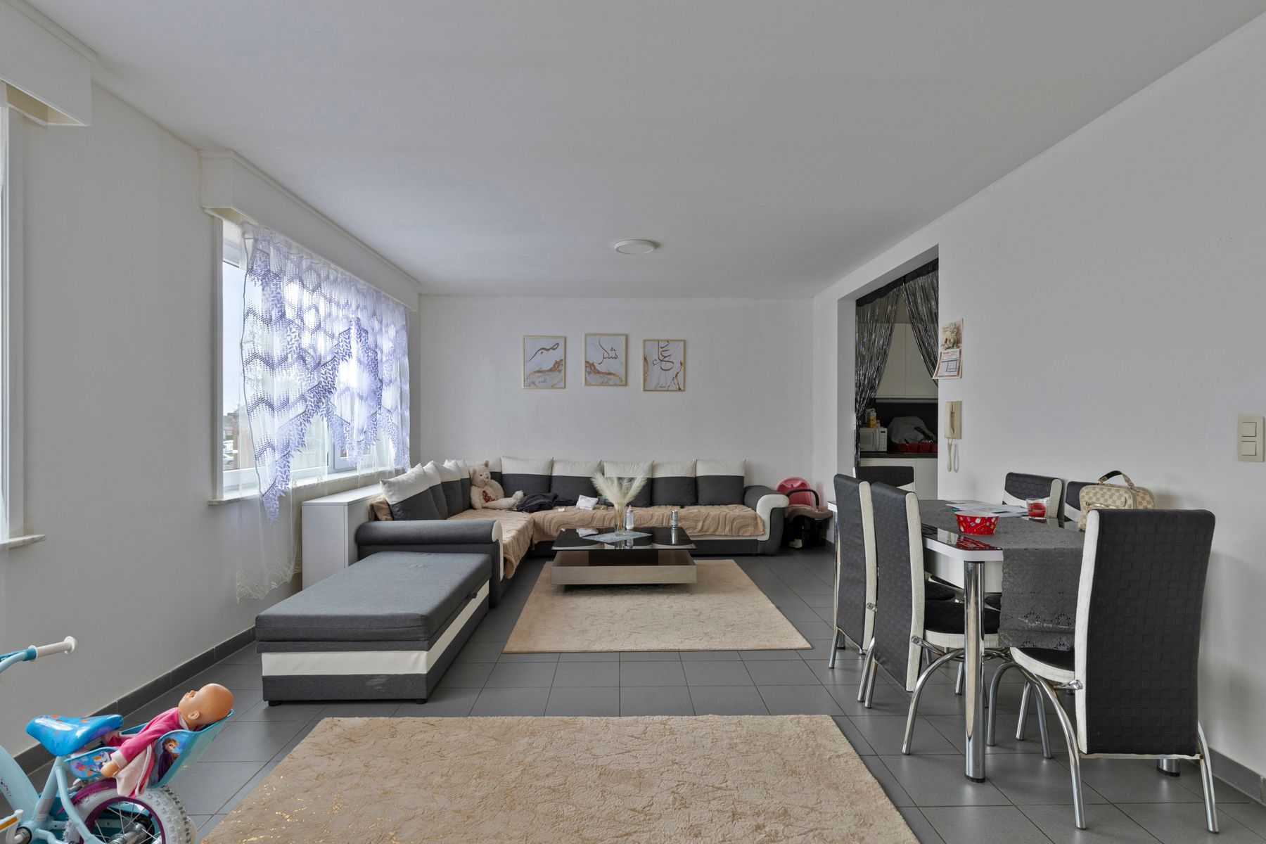Instapklaar appartement met 2 slaapkamers foto {{pictureIndex}}