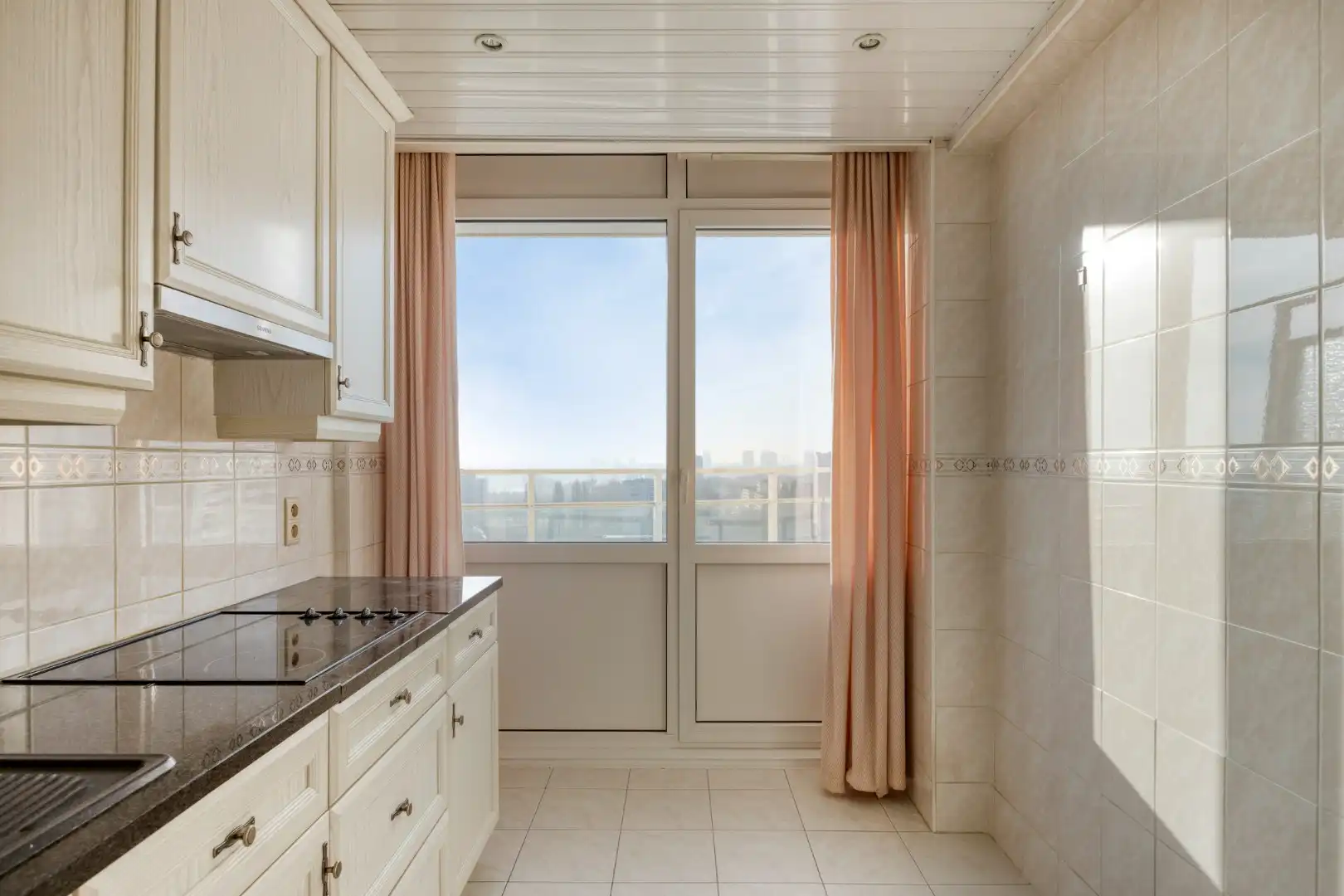 Comfortabel 2 slpk-appartement met autostnplts foto 5