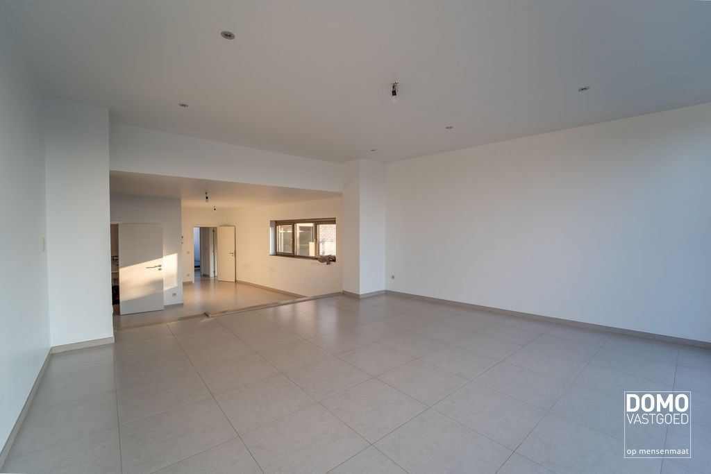 LUXE PENTHOUSE APPARTEMENT MET 2 TERASSEN, LIFT EN ONDERGRONDSE AUTOSTANDPLAATS IN HASSELT. foto 3