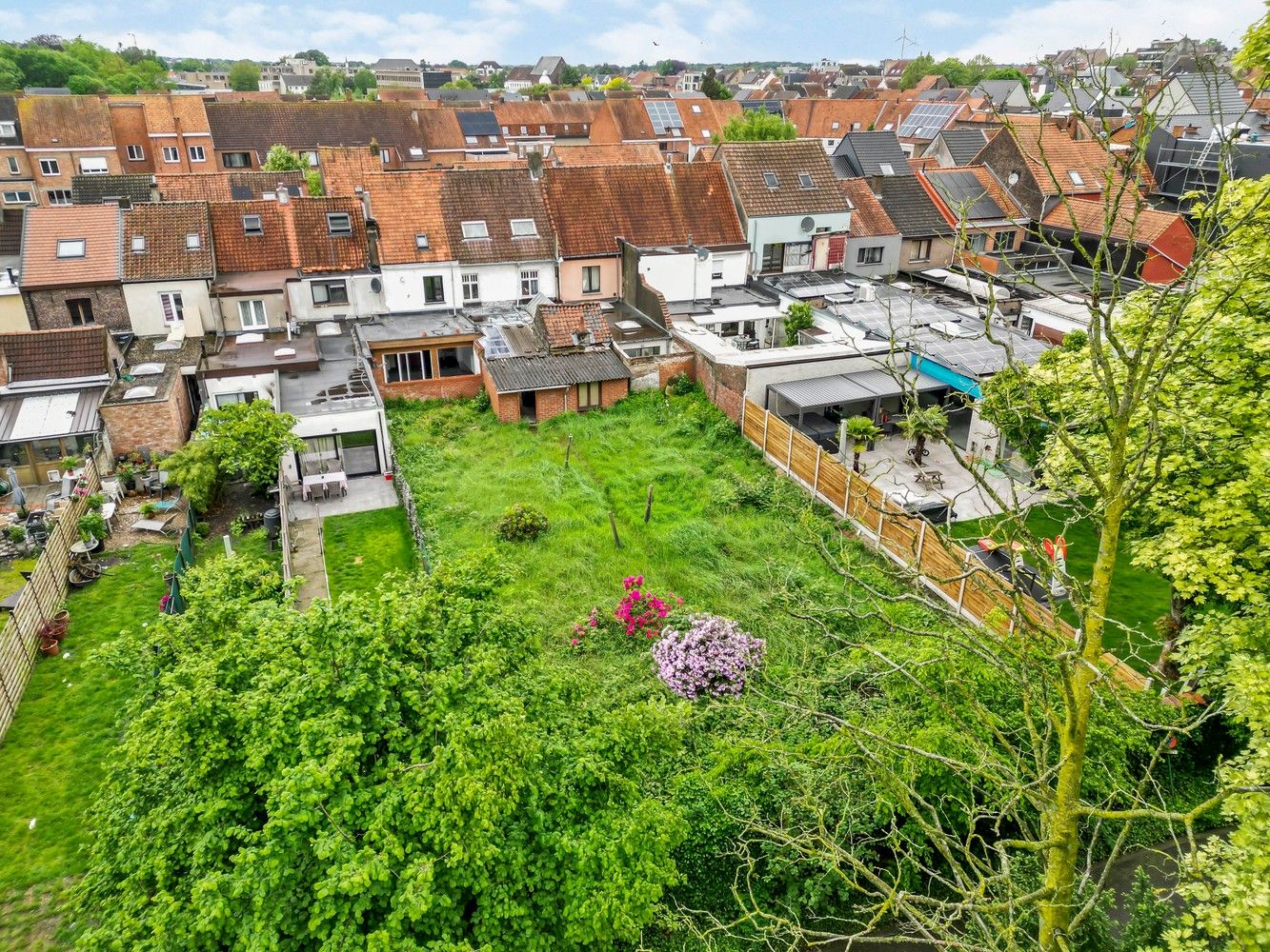 Totaal renovatie/ te slopen woning in het hartje van Eeklo foto 7