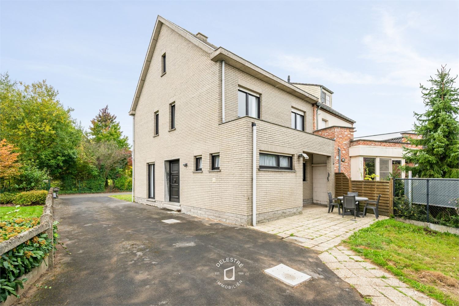 RUSTIG GELEGEN HALFOPEN MET TUIN EN GARAGE foto 27