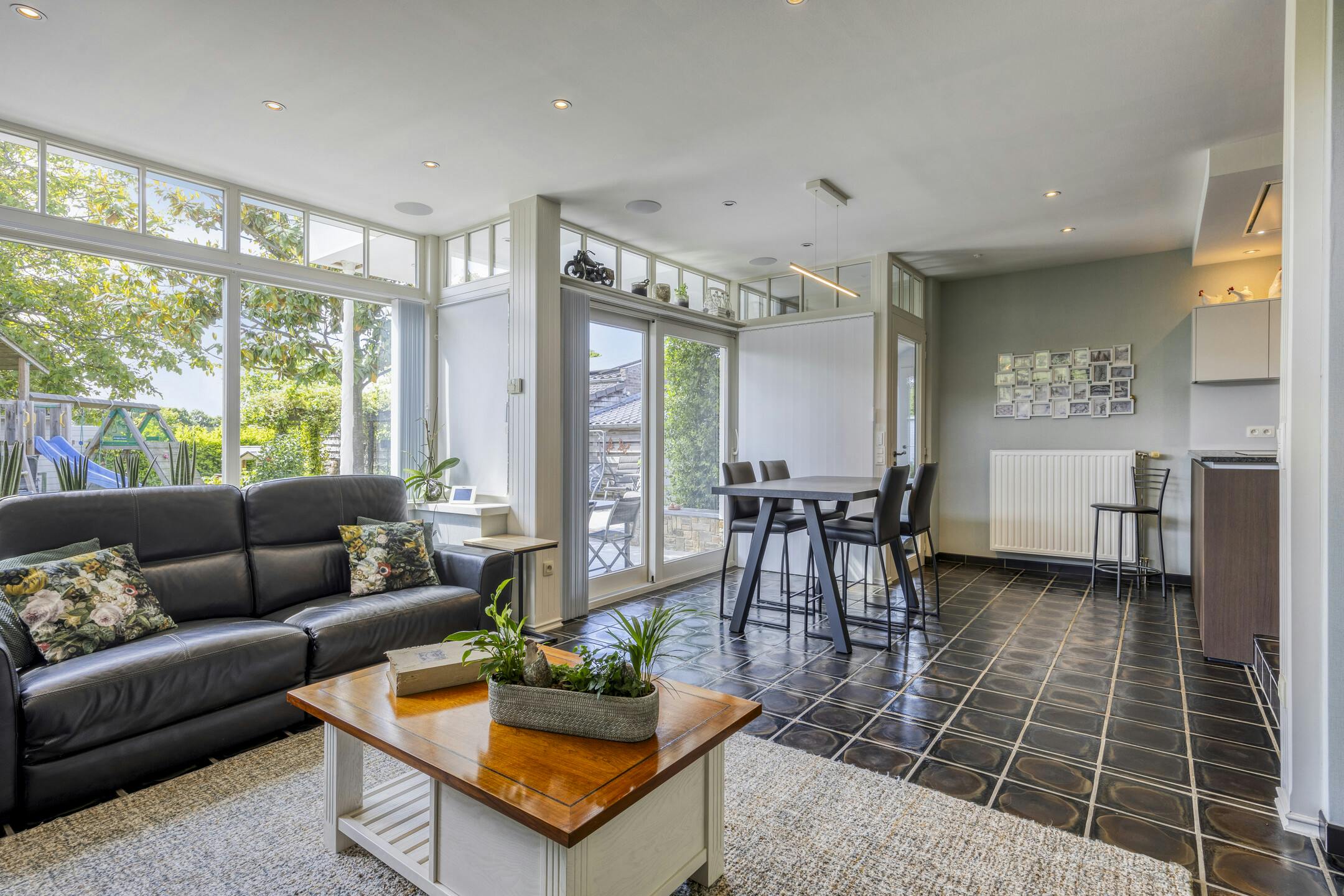 Riante zorgwoning/kangoeroewoning met loods te koop foto 11