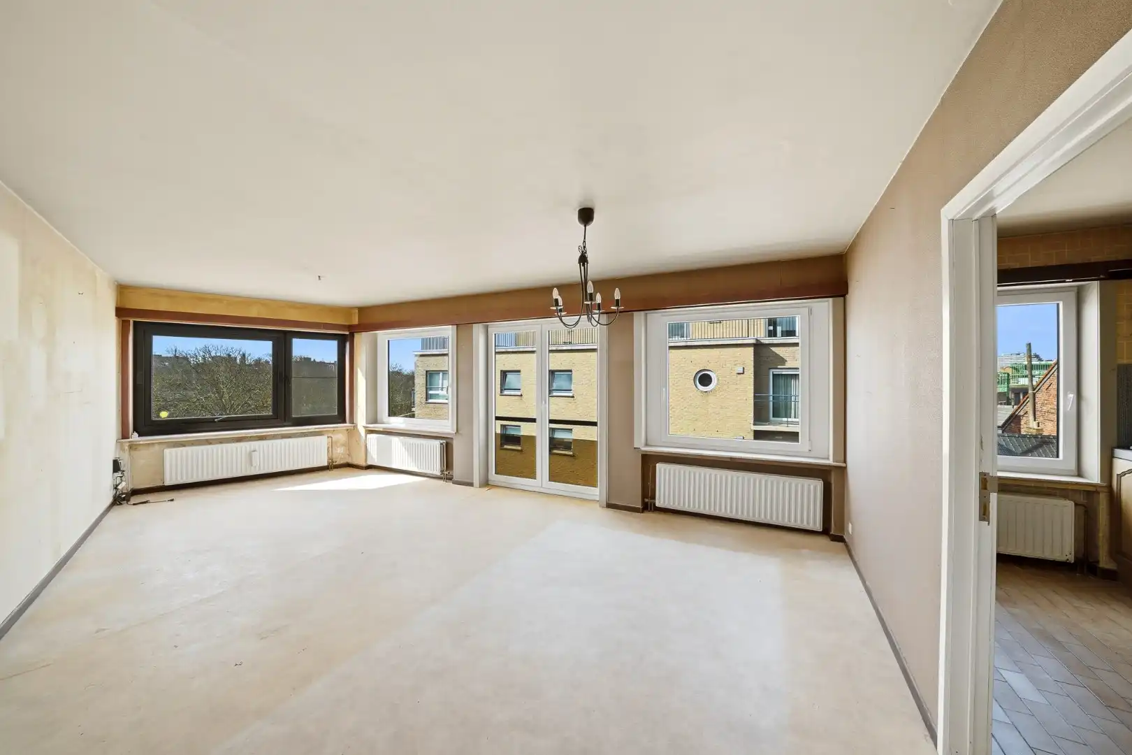 Op te frissen appartement met zicht op het Sint-Catharinaplein in Oostende foto 5
