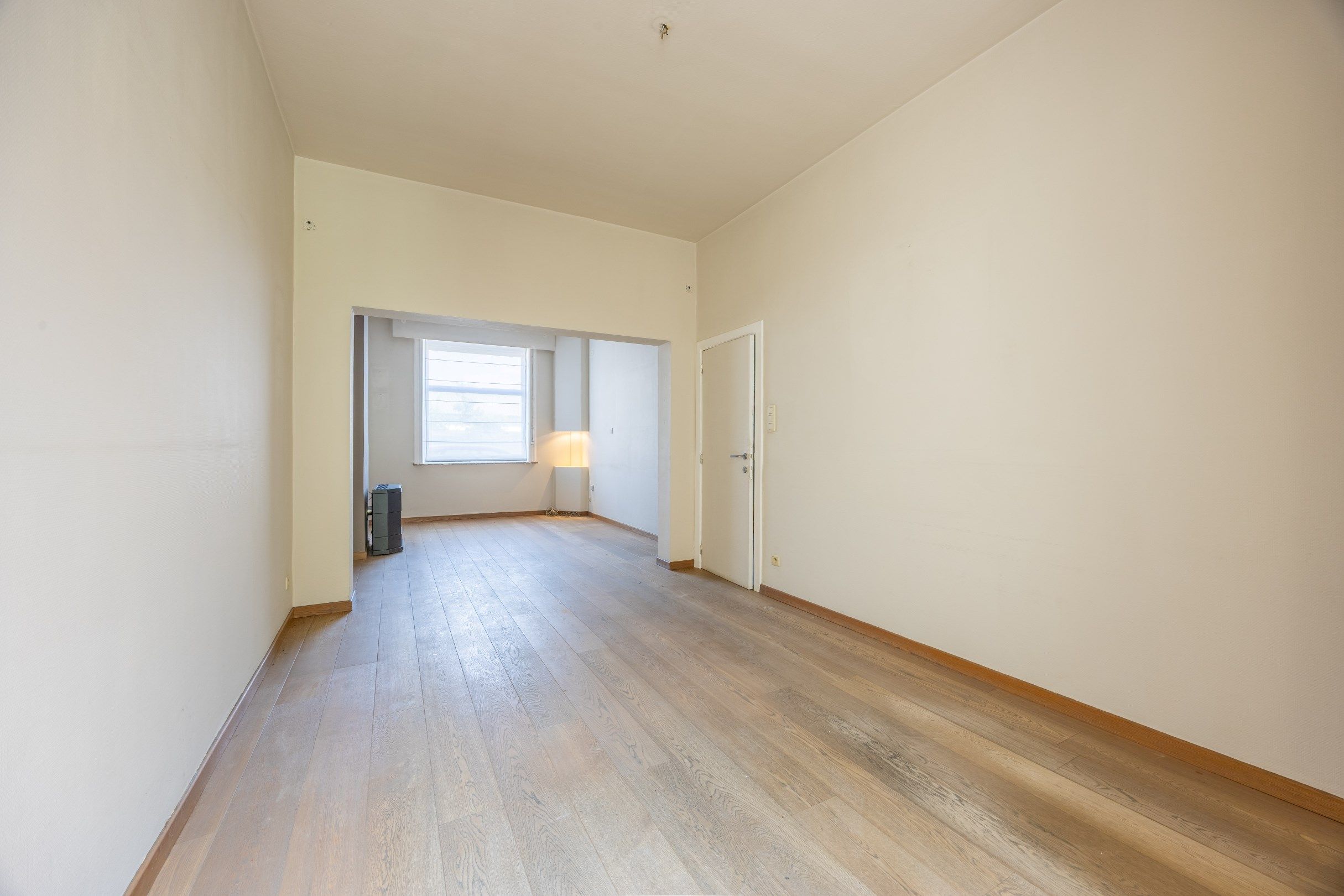 Op te knappen woning op uitstekende locatie foto 3