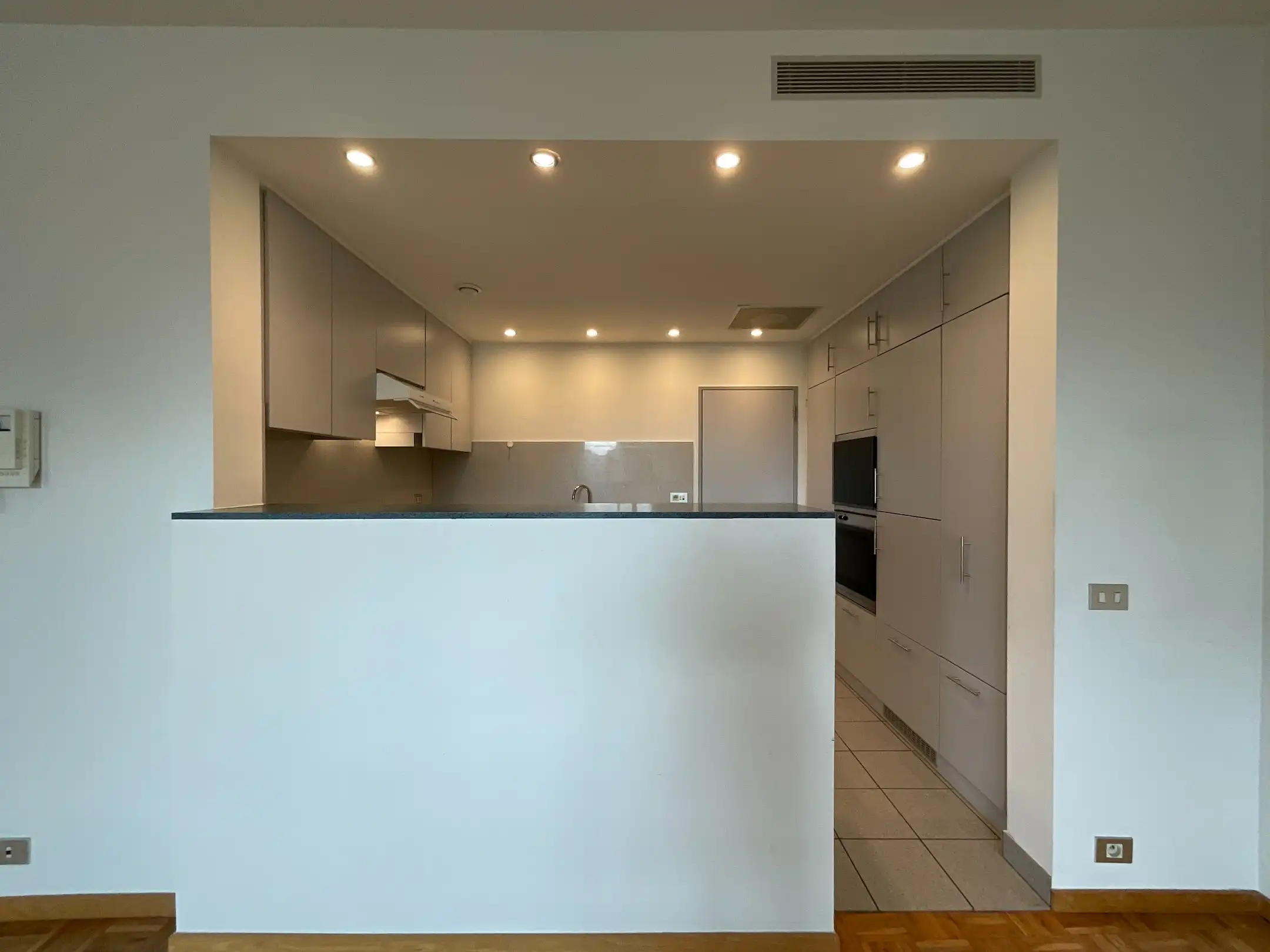 Prachtig appartement in centrum Beveren met zicht over de Markt foto 7