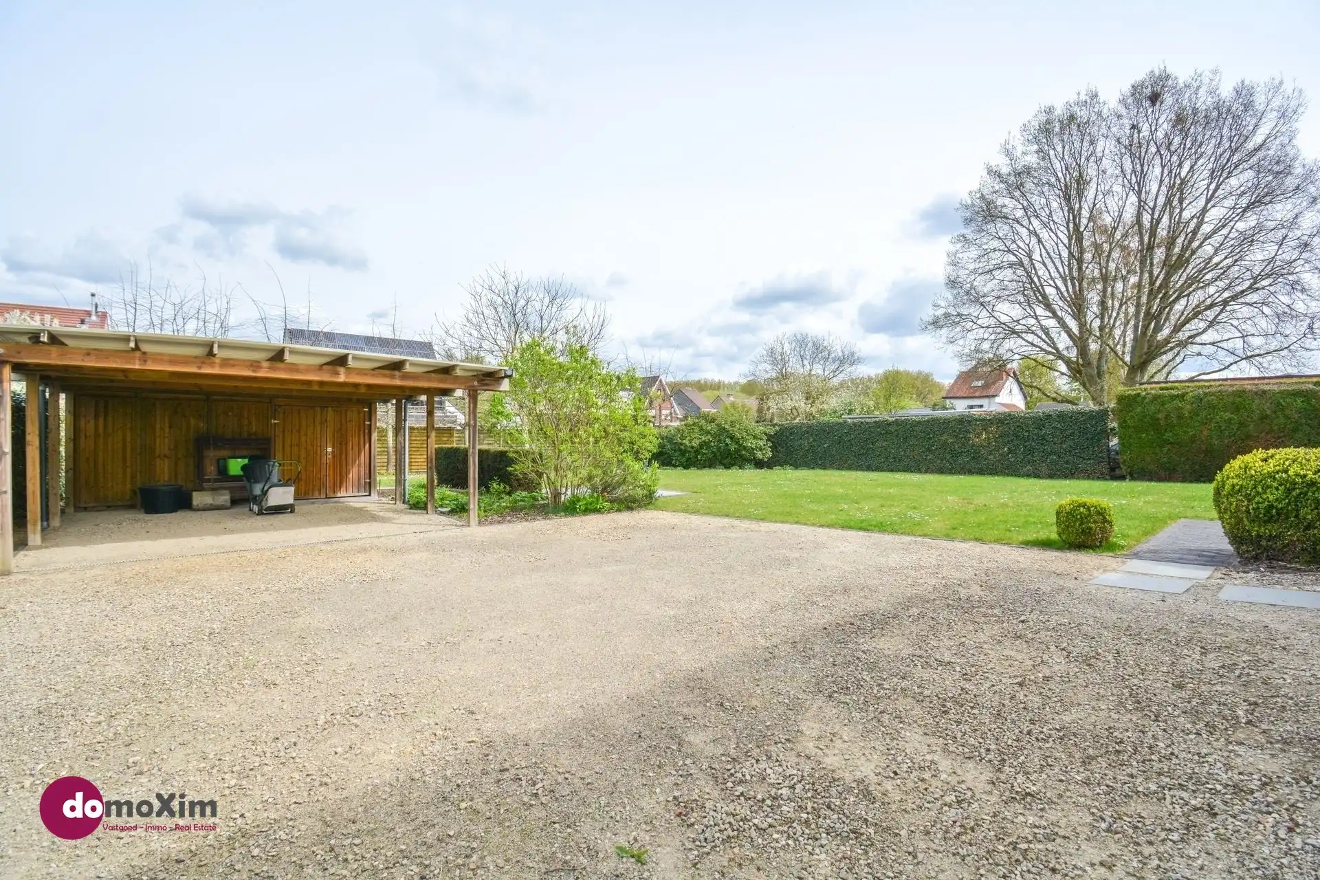 Ruime woning met kantoorruimte in het centrum van Hever foto 29