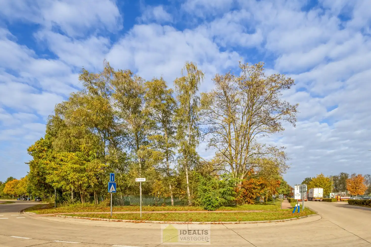 IDEALIS VASTGOED – GUNSTIG GELEGEN INDUSTRIEGROND MET EEN OPPERVLAKTE VAN 51 ARE 17 CENTIARE (5.117M²) LANGS DE SIEMENSLAAN EN VILVERTSTRAAT, DILSEN-STOKKEM – Deze industriegrond is strategisch gelegen op het industrieterrein van Lanklaar en geniet bovendien een uitstekende bereikbaarheid dankzij de nabijheid van de N75 en de autosnelweg E314 en is tevens vlakbij de waterweg de Zuid-Willemsvaart gelegen. foto 12