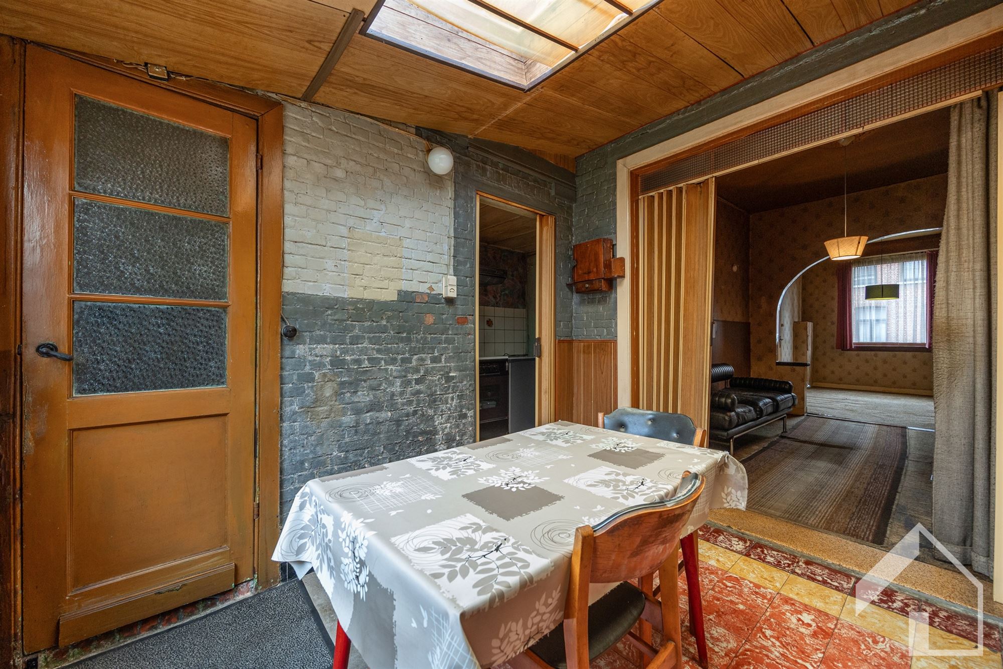 Te renoveren woning in een rustige wijk foto 8