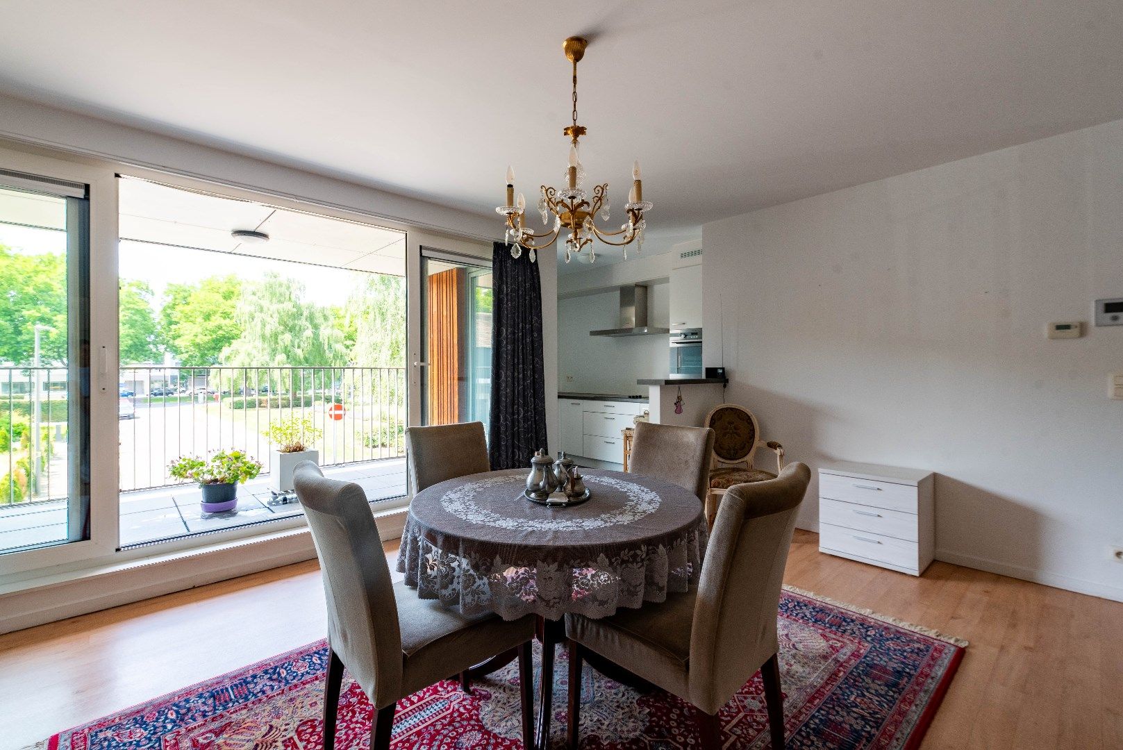 Modern appartement met terras en autostaanplaats foto 3