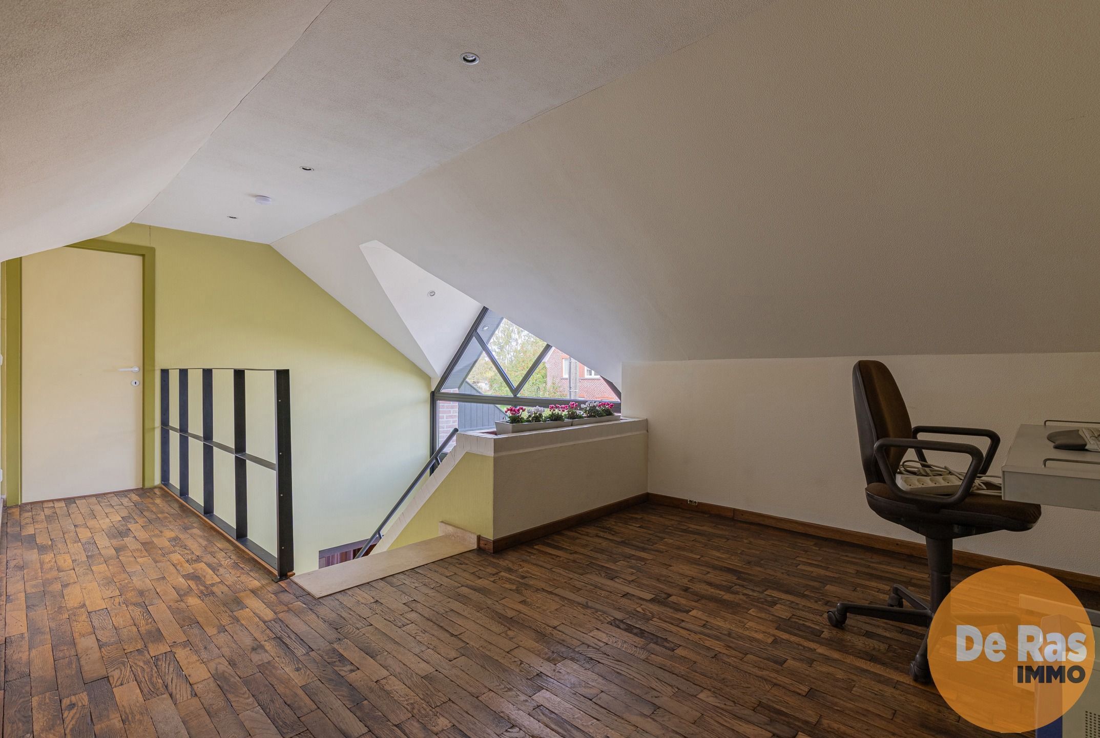 HERZELE - Degelijke 3-gevelwoning met tuin foto 15