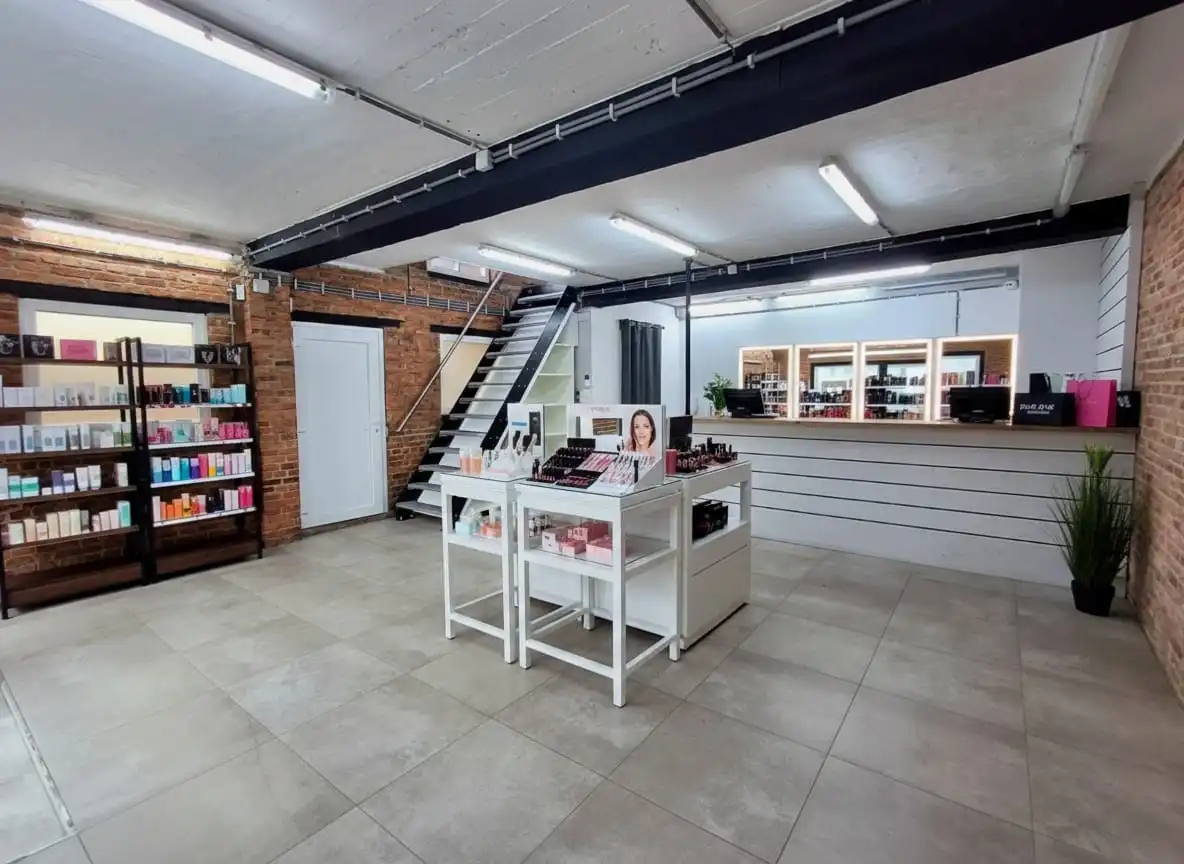 VEELZIJDIG HANDELSPAND IN HET CENTRUM VAN RUISELEDE foto 7