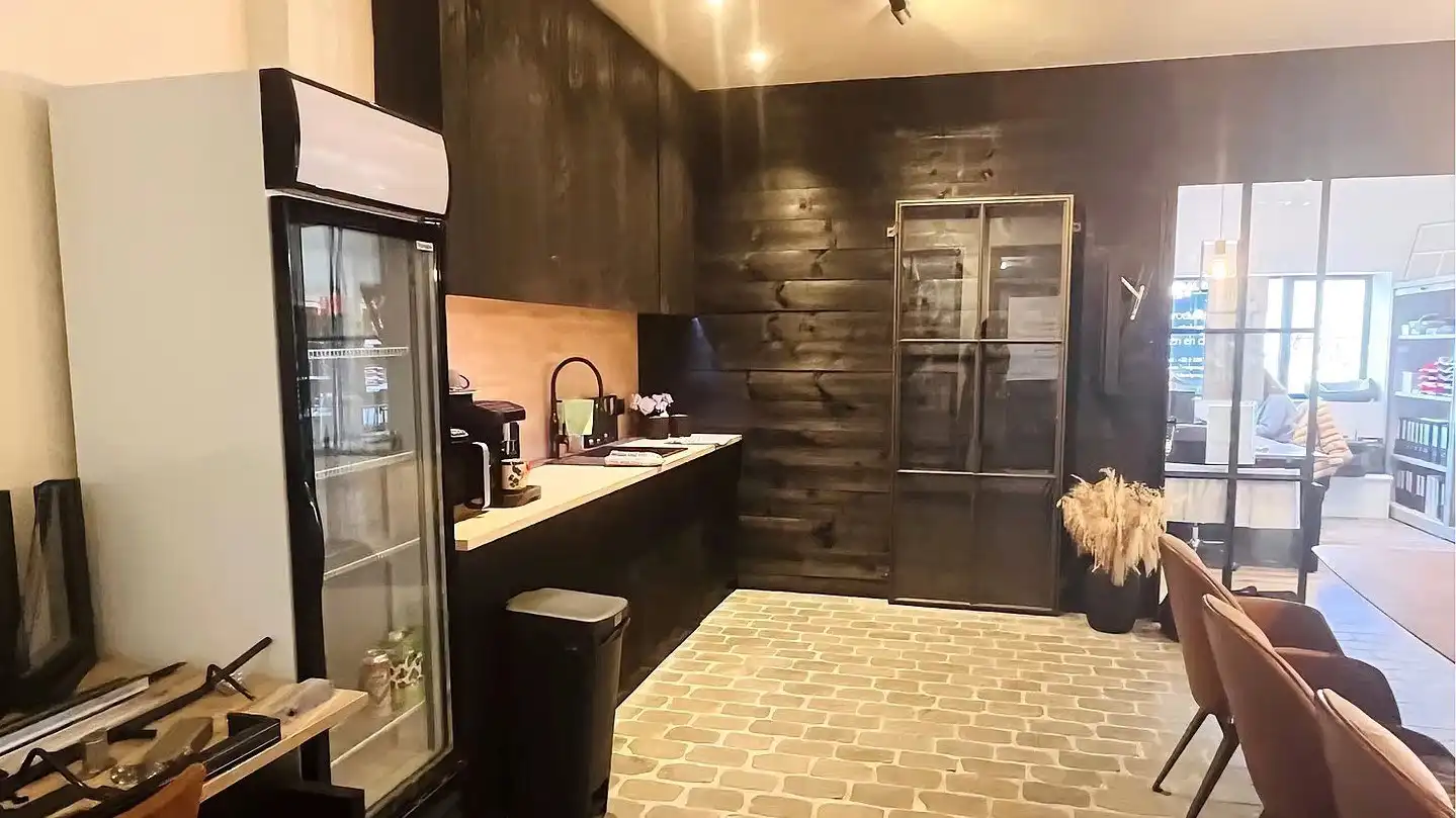 Magazijn met ingericht kantoor te huur in het industriepark te Malle foto 8