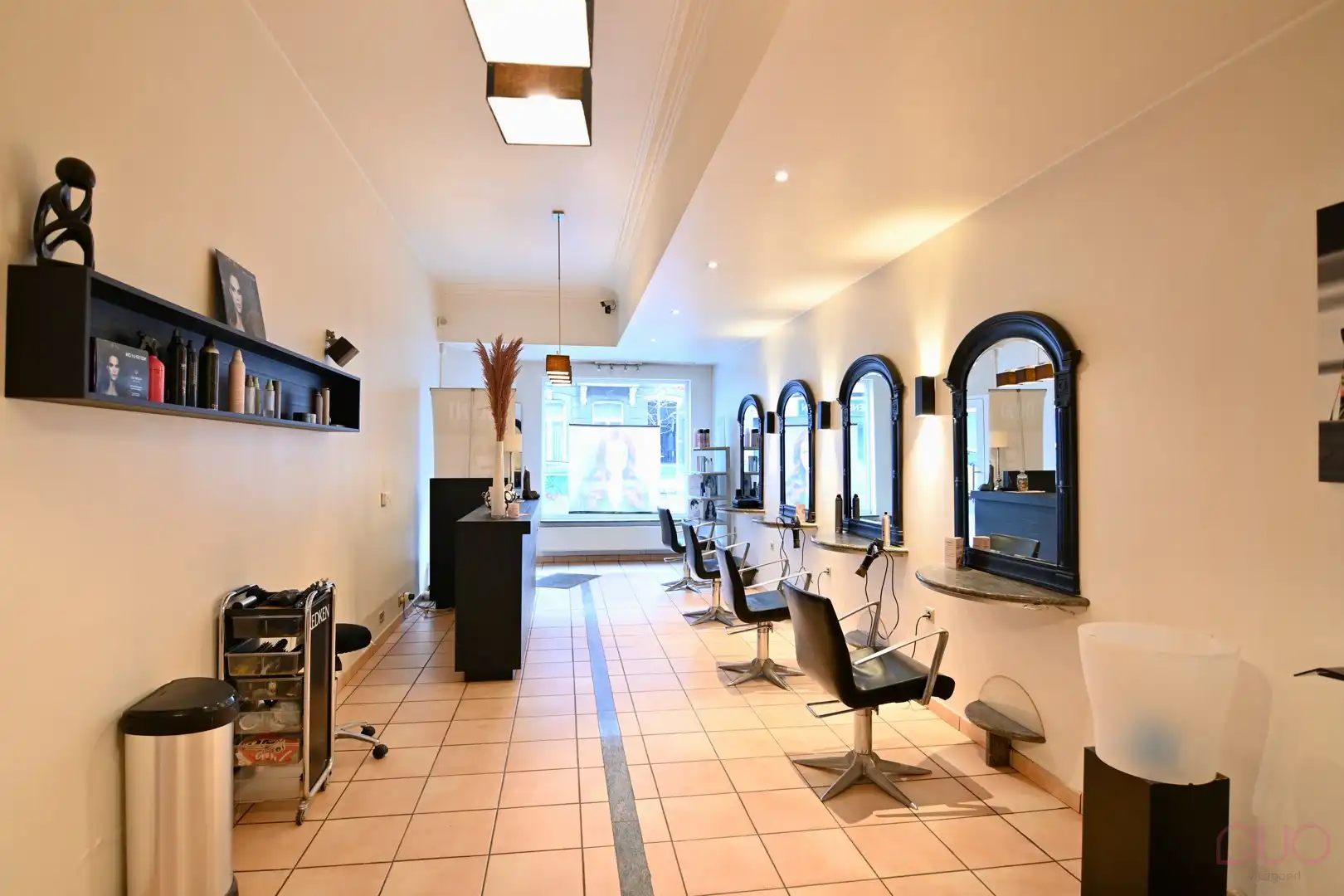 Groot handelspand met aparte ingang, bovenliggende woning en inpandige garage foto 5