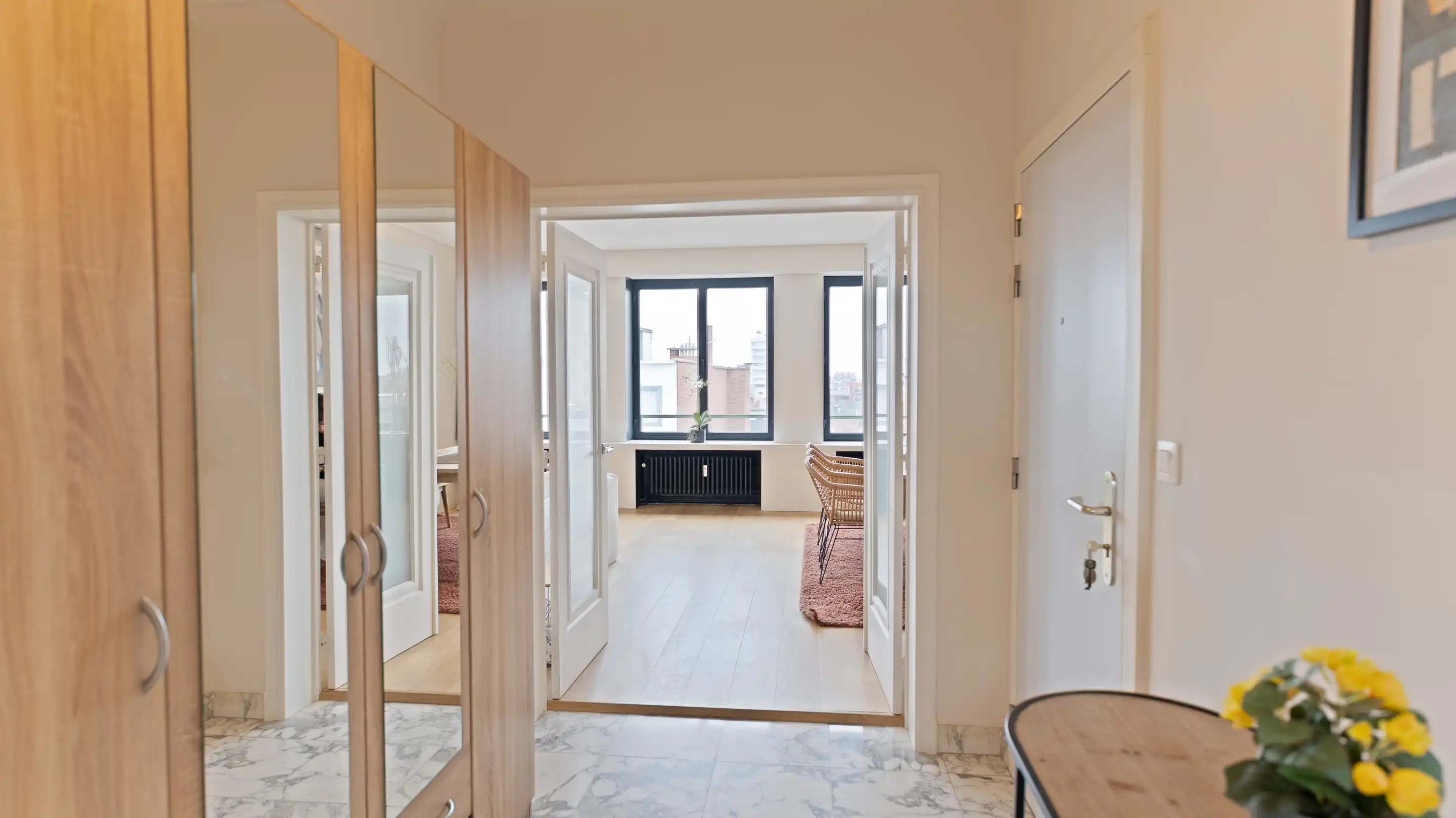Karaktervol appartement met panoramisch zicht in hartje Kortrijk met garage foto 6