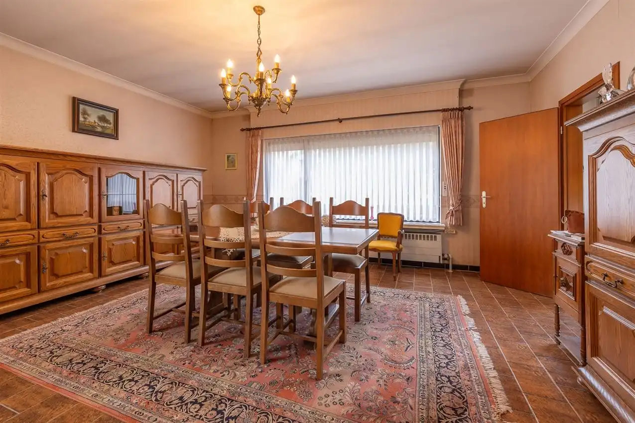 Handspand met ruime woonst en magazijn foto 34