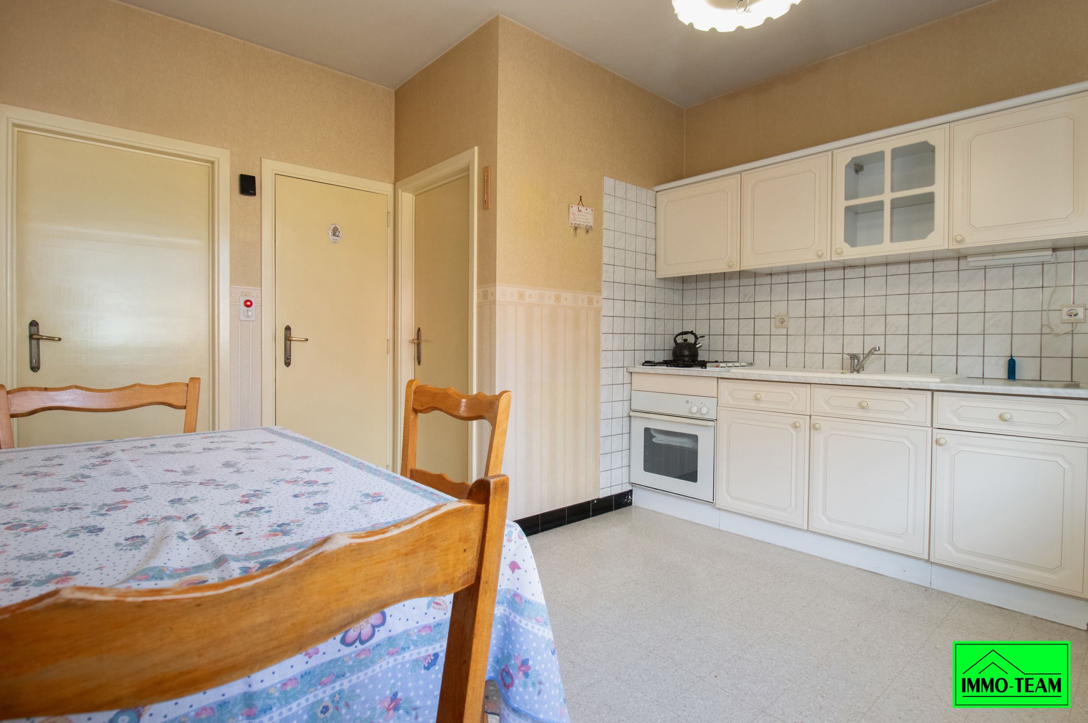 Solide op te frissen 2-gevelwoning met 4 slaapkamers foto 6