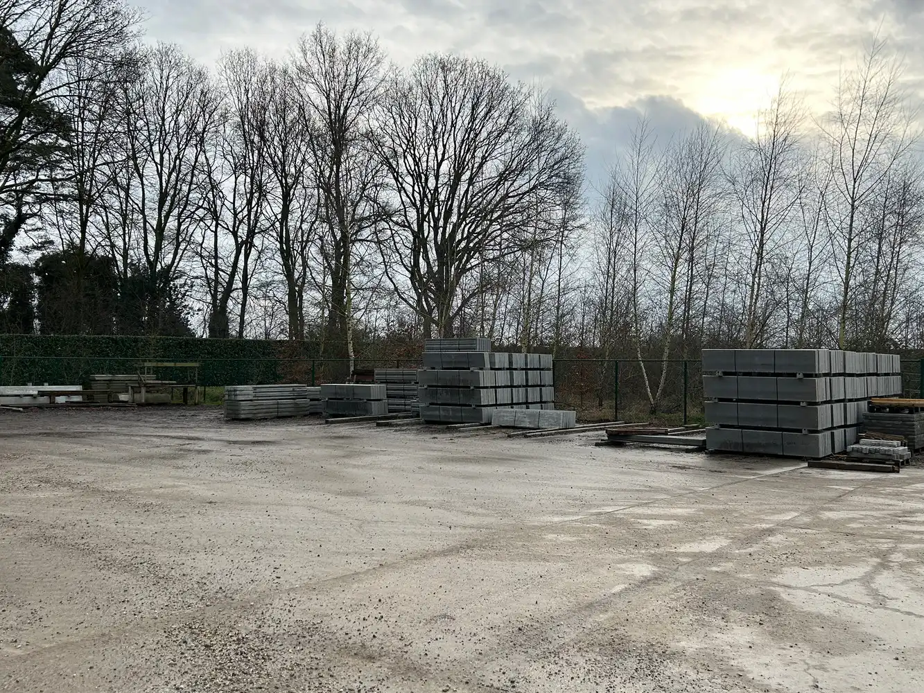 BEDRIJGSPANDEN MET KANTOREN EN MACHINES EN ROLLEND MATERIEEL foto 22