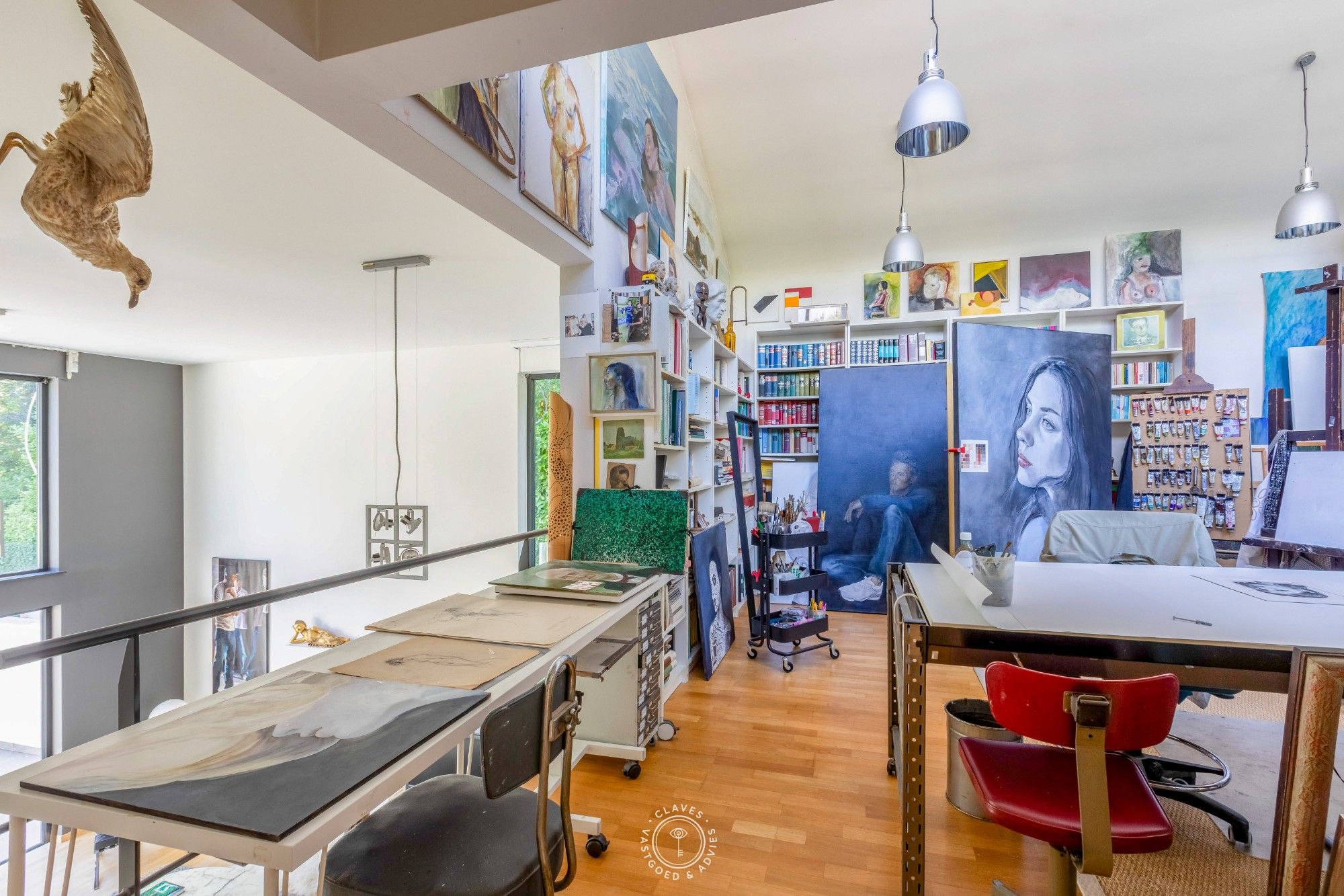 Architecturale villa met prachtige tuin en zwembad foto 20