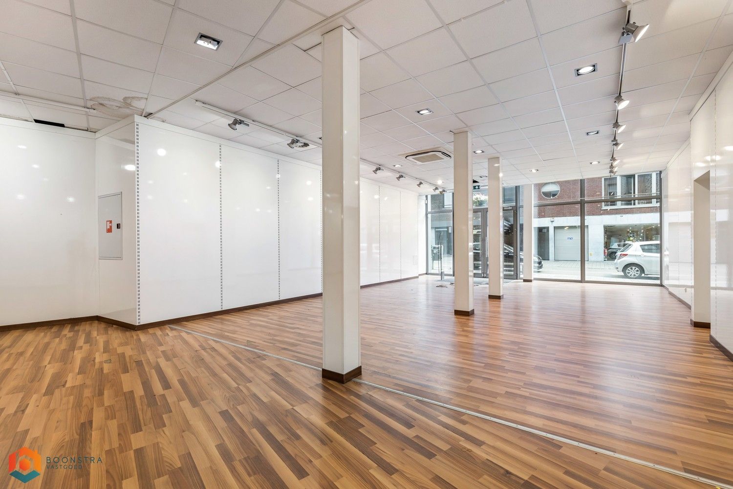 Ruim handelsgelijkvloers op een uitstekende locatie te Heist-op-den-Berg foto 4