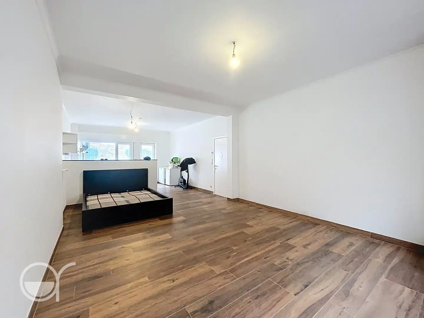 Ruim gelijkvloers appartement met grote binnenkoer in rustige omgeving te Nevele foto 2