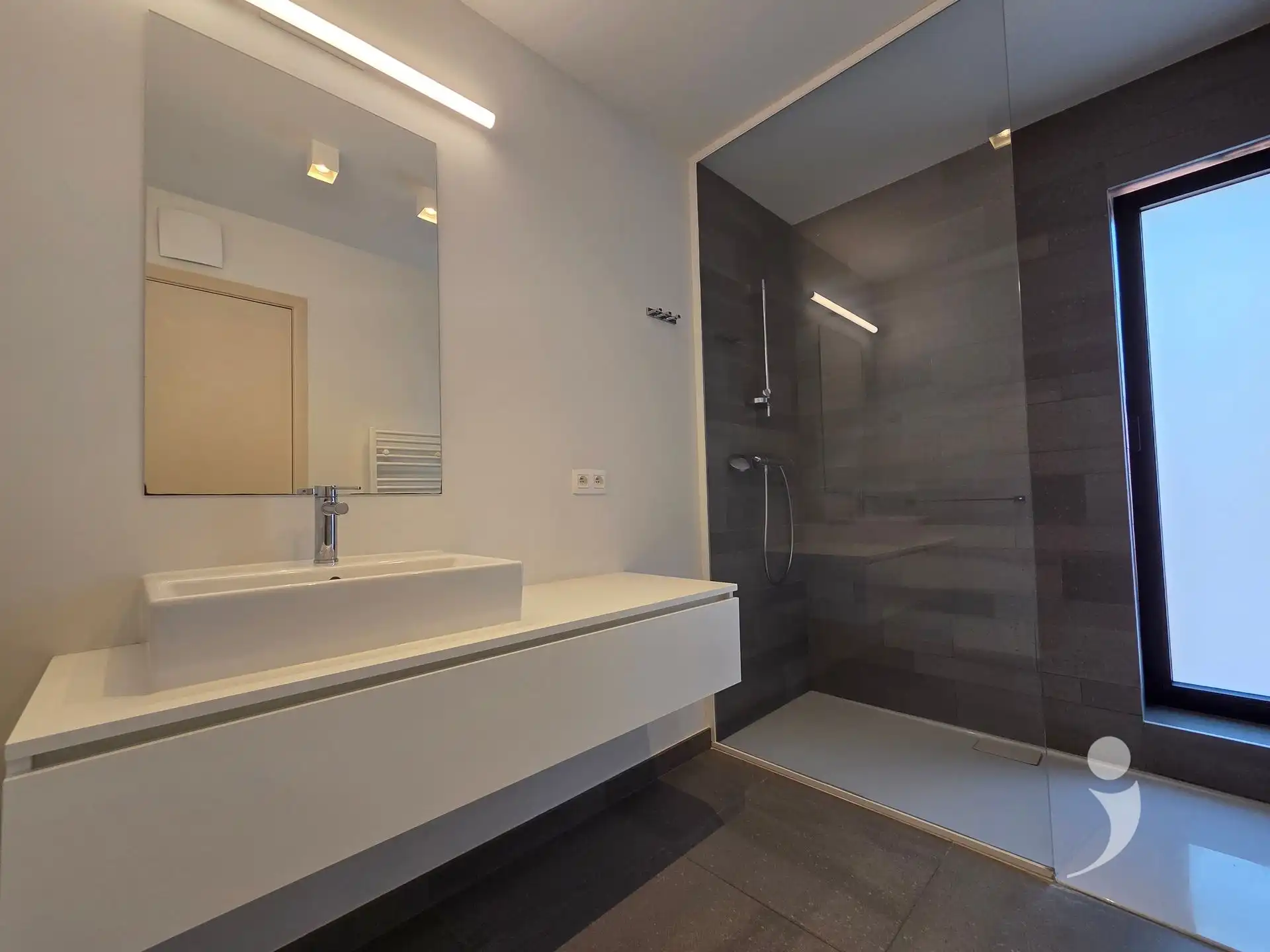 modern appartement op topligging foto 13