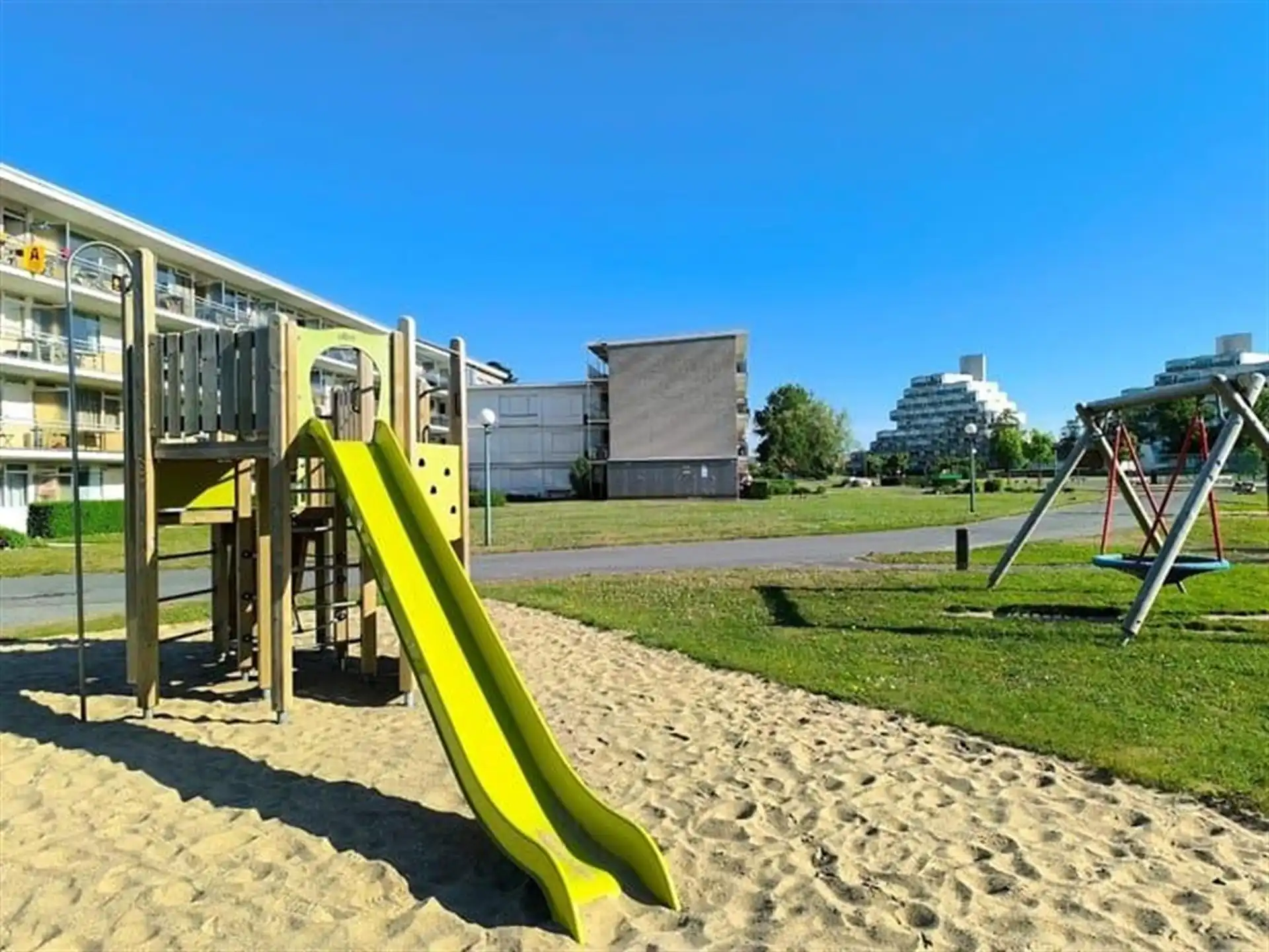 Ruim 2 slaapkamer appartement met zonnig terras.  foto 20