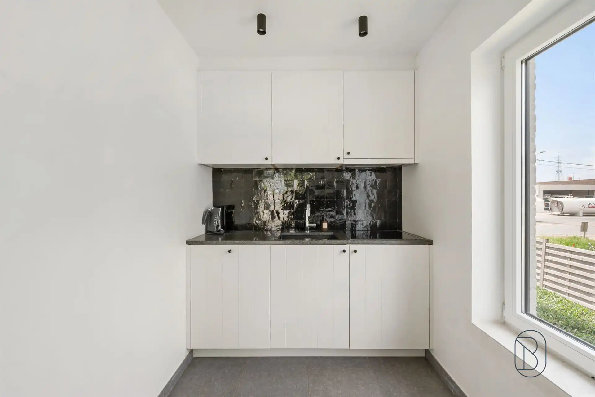 Ideaal kantoorgebouw/praktijk met appartement/extra kantoor foto 12