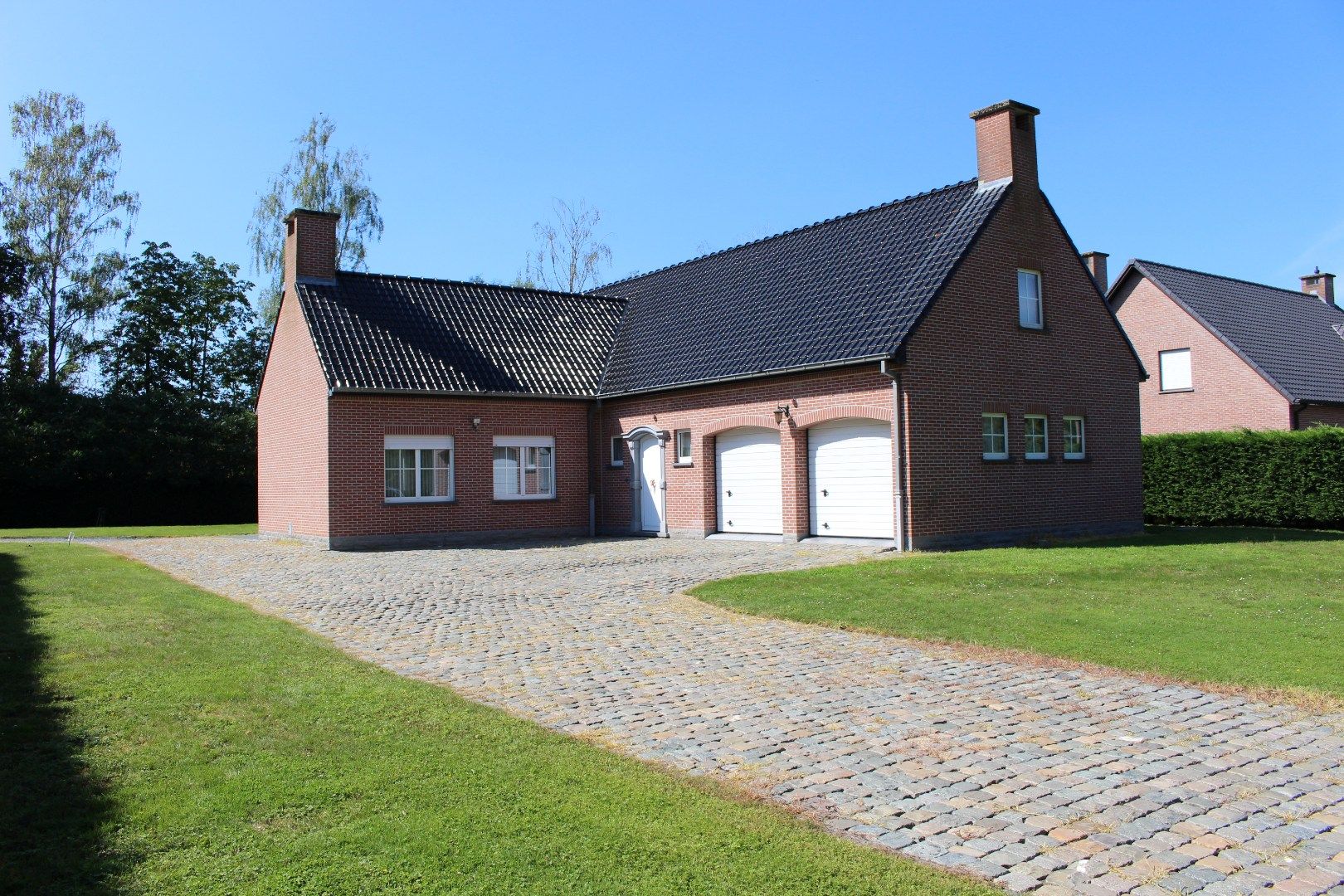 Rustig gelegen woning met grote tuin foto {{pictureIndex}}